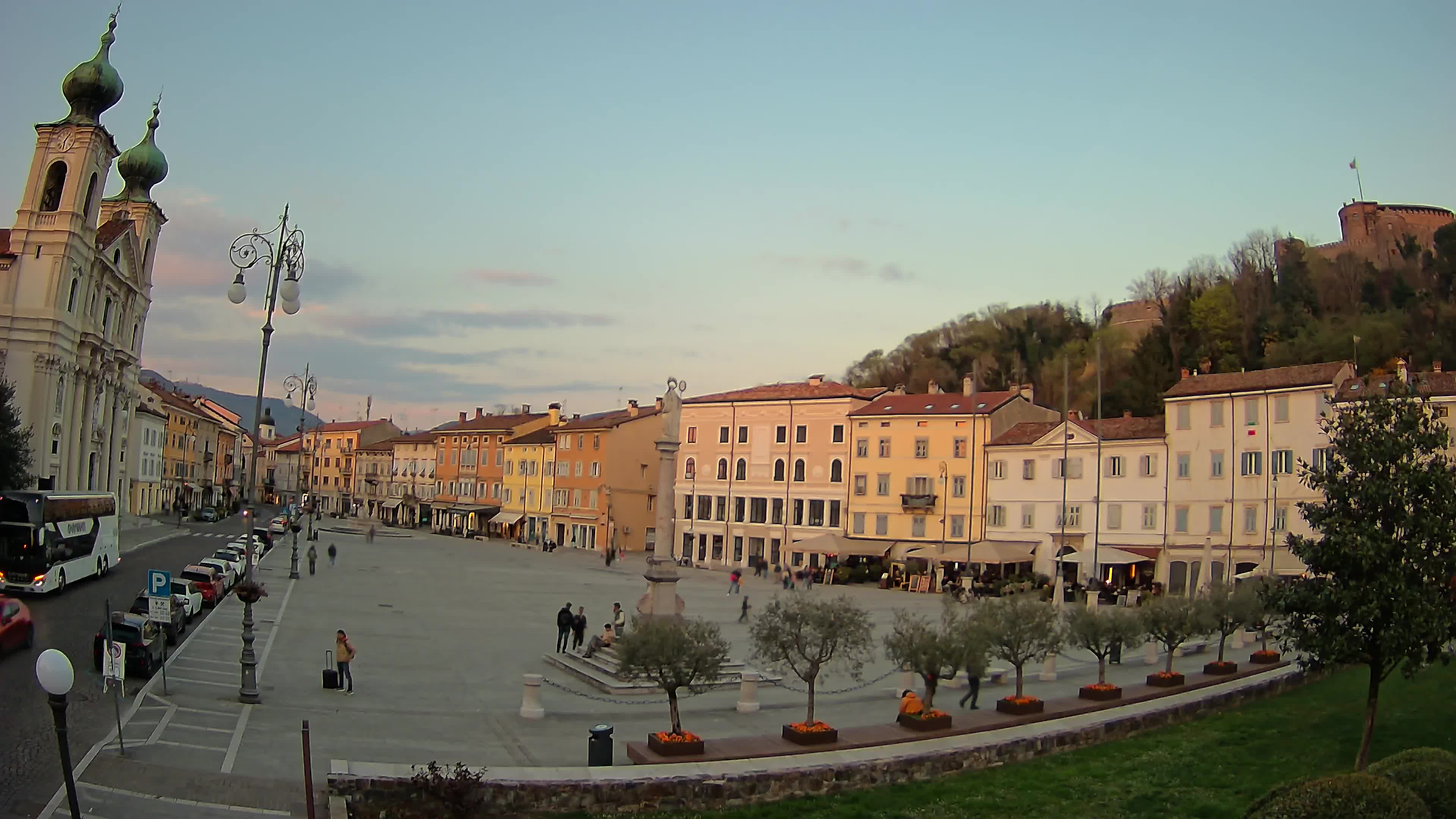 Kamera Gorica Travnik in cerkev sv. Ignacija
