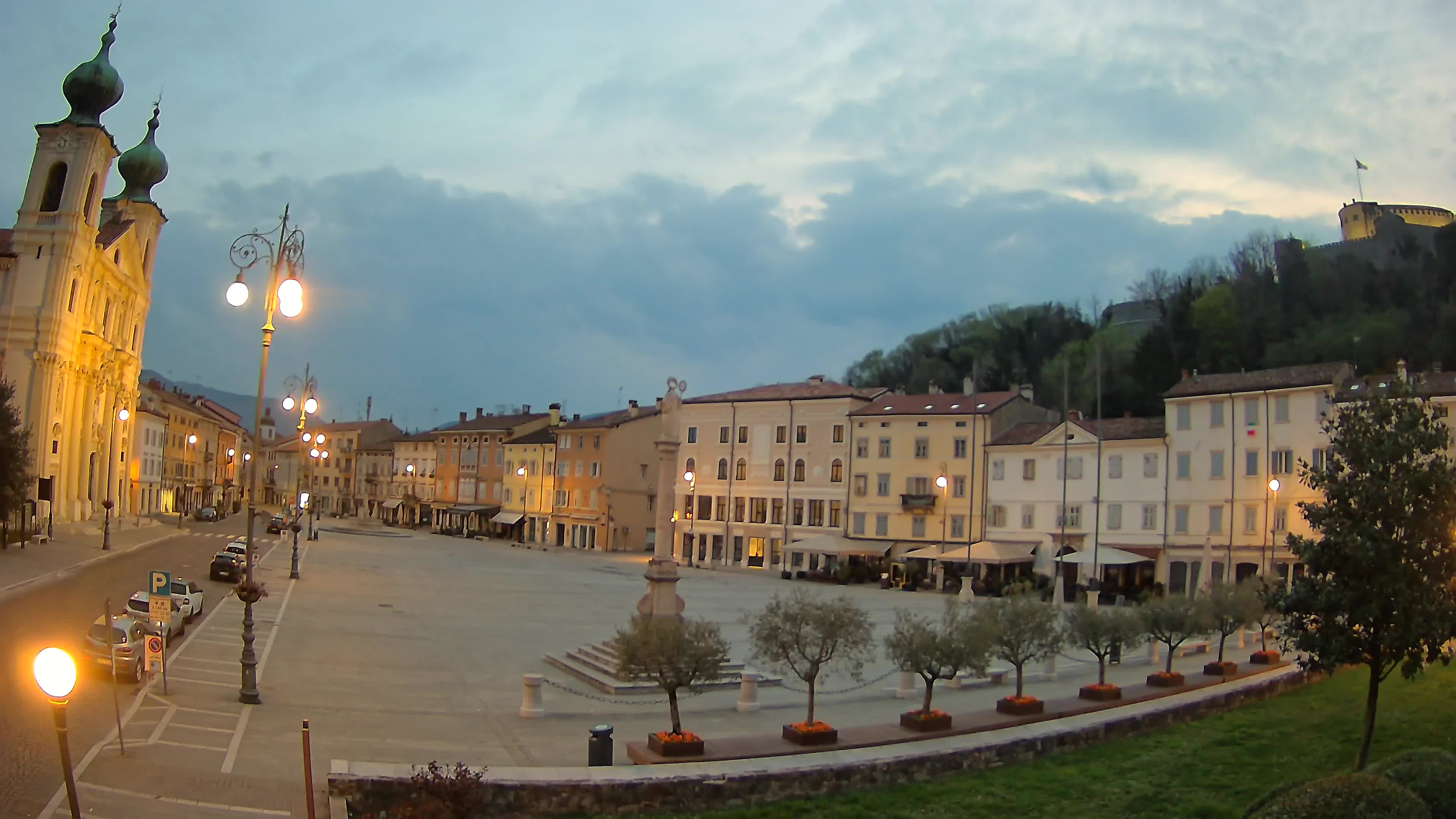 Kamera Gorica Travnik in cerkev sv. Ignacija