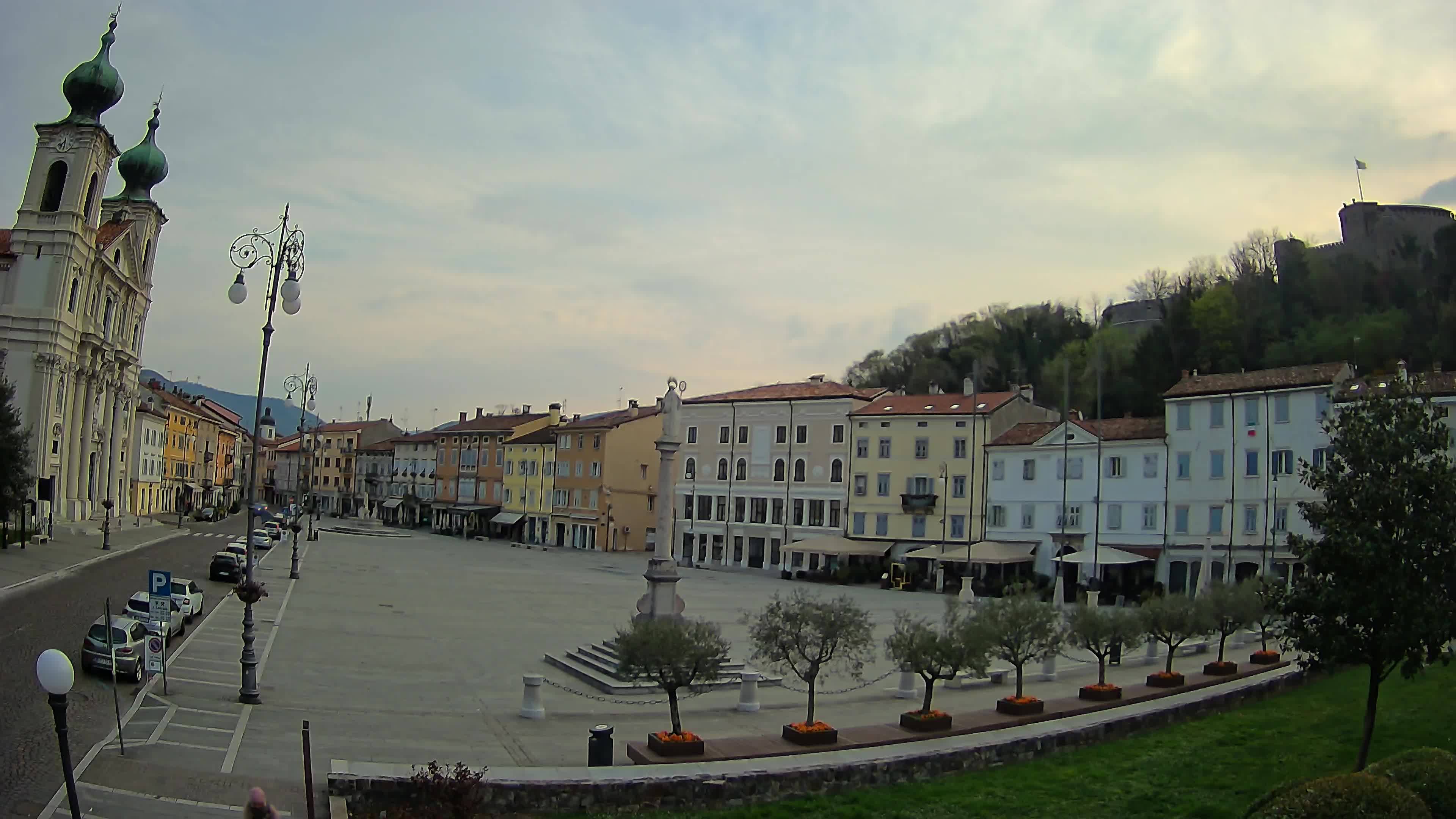 Kamera Gorica Travnik in cerkev sv. Ignacija