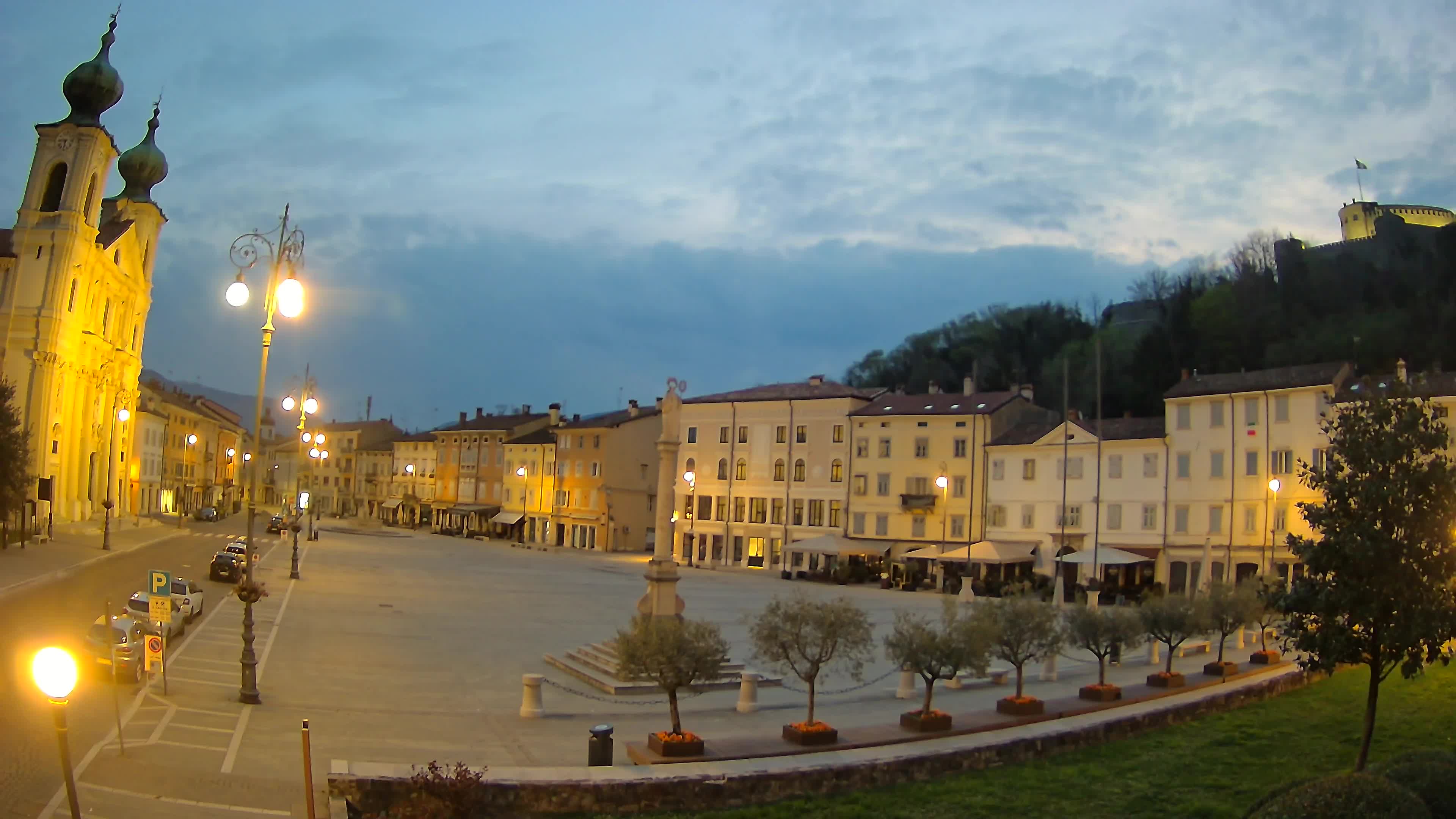 Gorizia Piazza della Vittoria e chiesa di S. Ignazio
