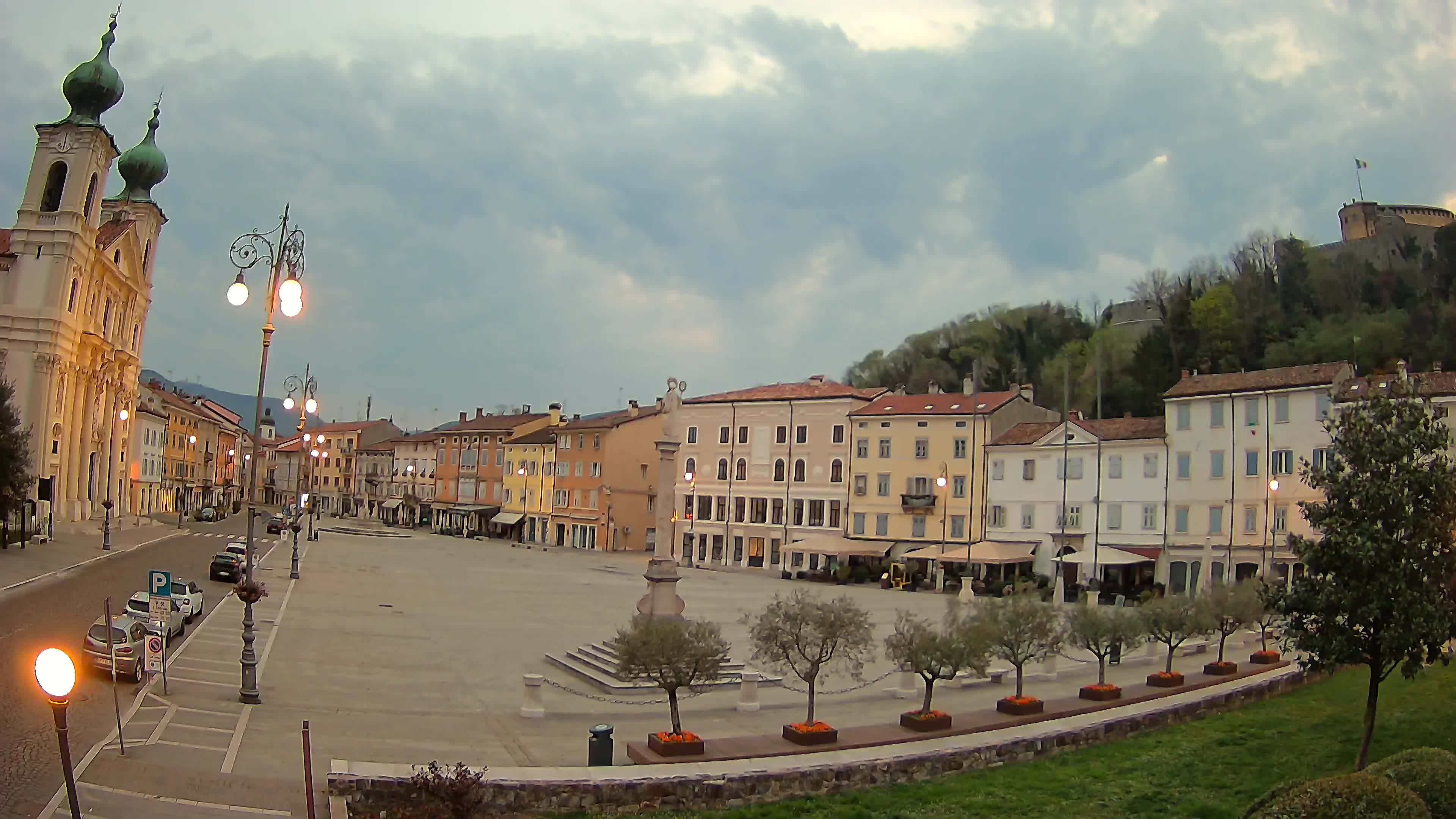 Kamera Gorica Travnik in cerkev sv. Ignacija