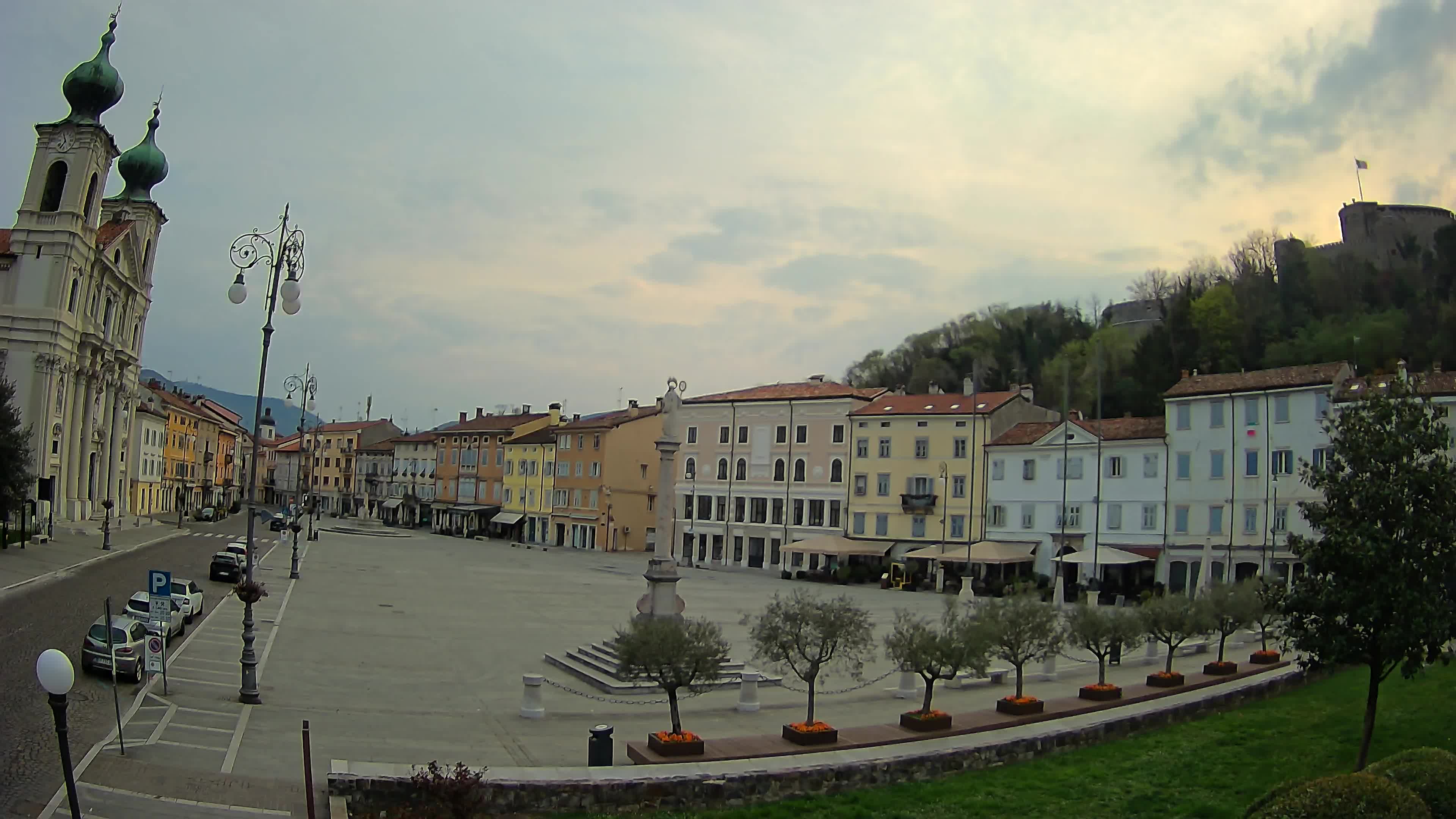 Gorizia Piazza della Vittoria e chiesa di S. Ignazio