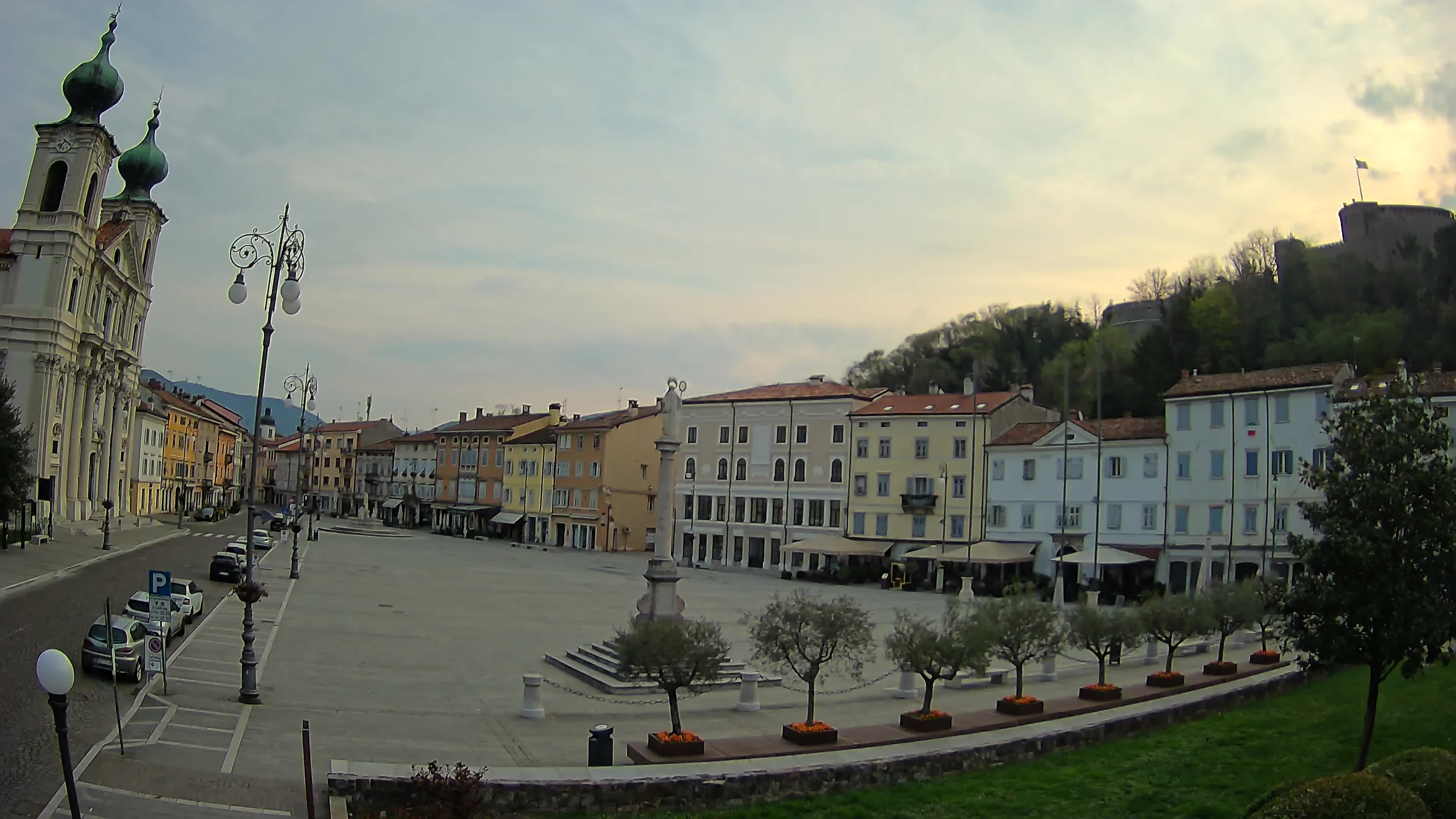 Gorizia Piazza della Vittoria e chiesa di S. Ignazio