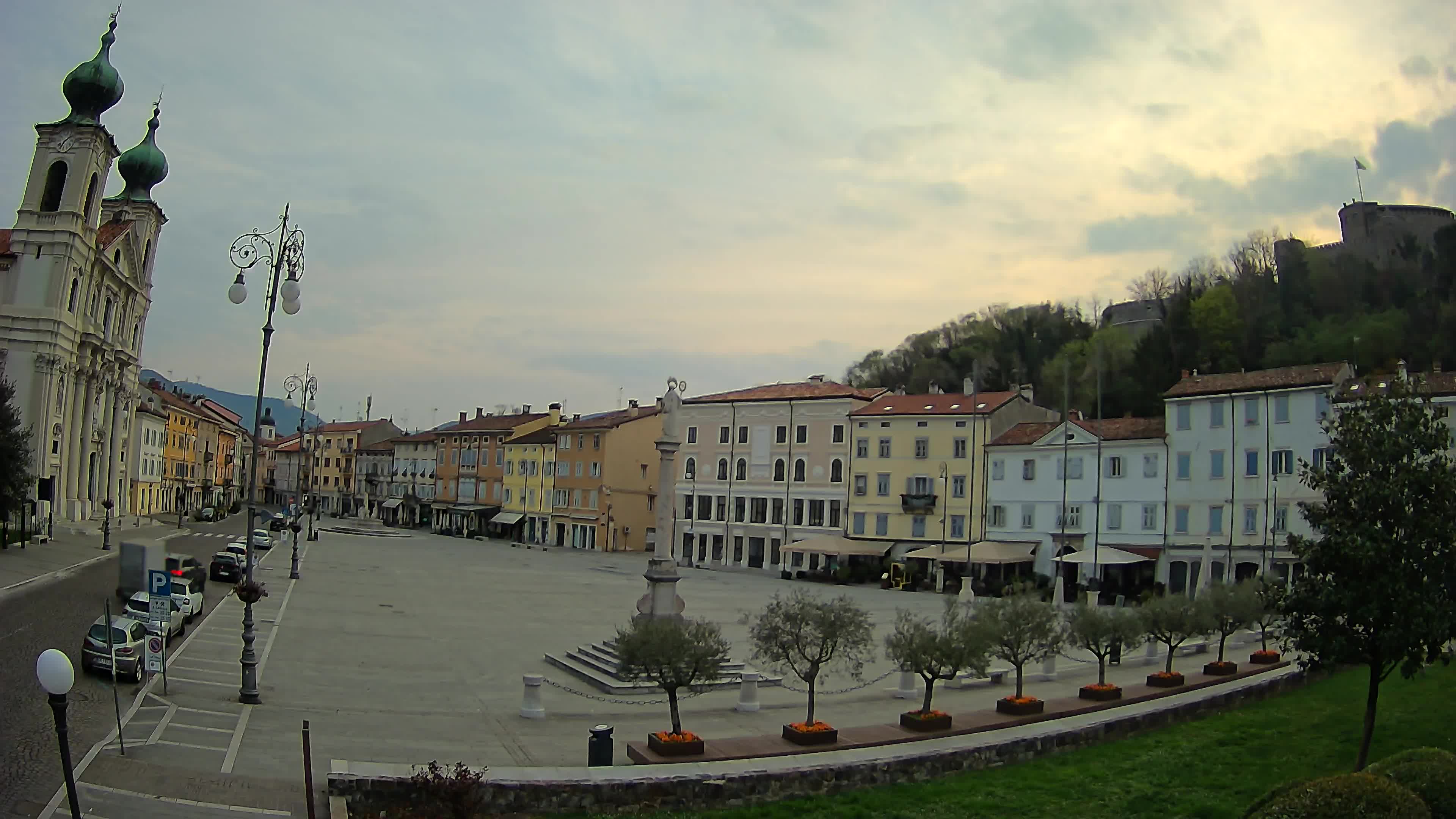 Gorizia – Plaza Vittoria – iglesia de San Pedro. Ignacio