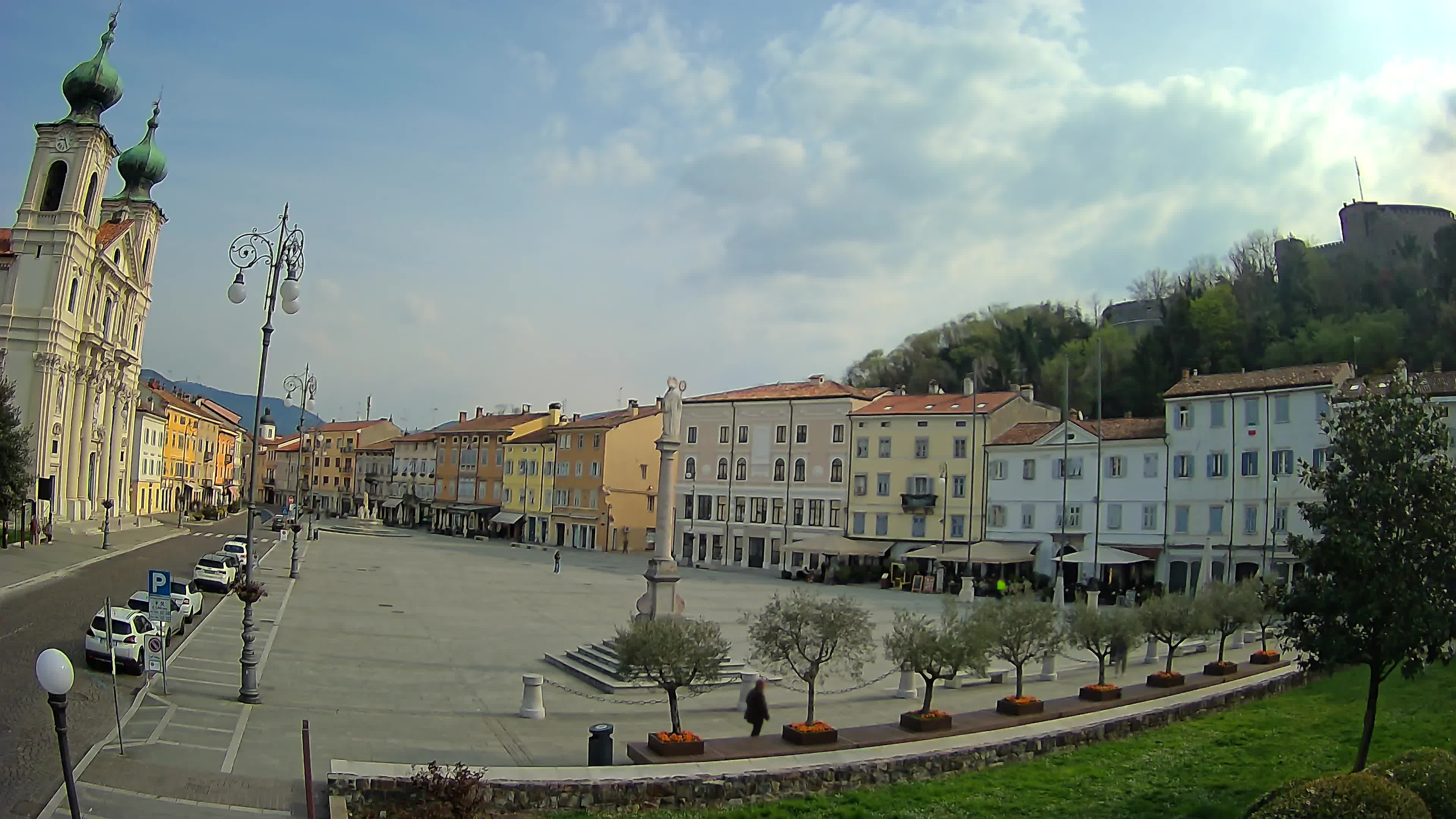 Kamera Gorica Travnik in cerkev sv. Ignacija