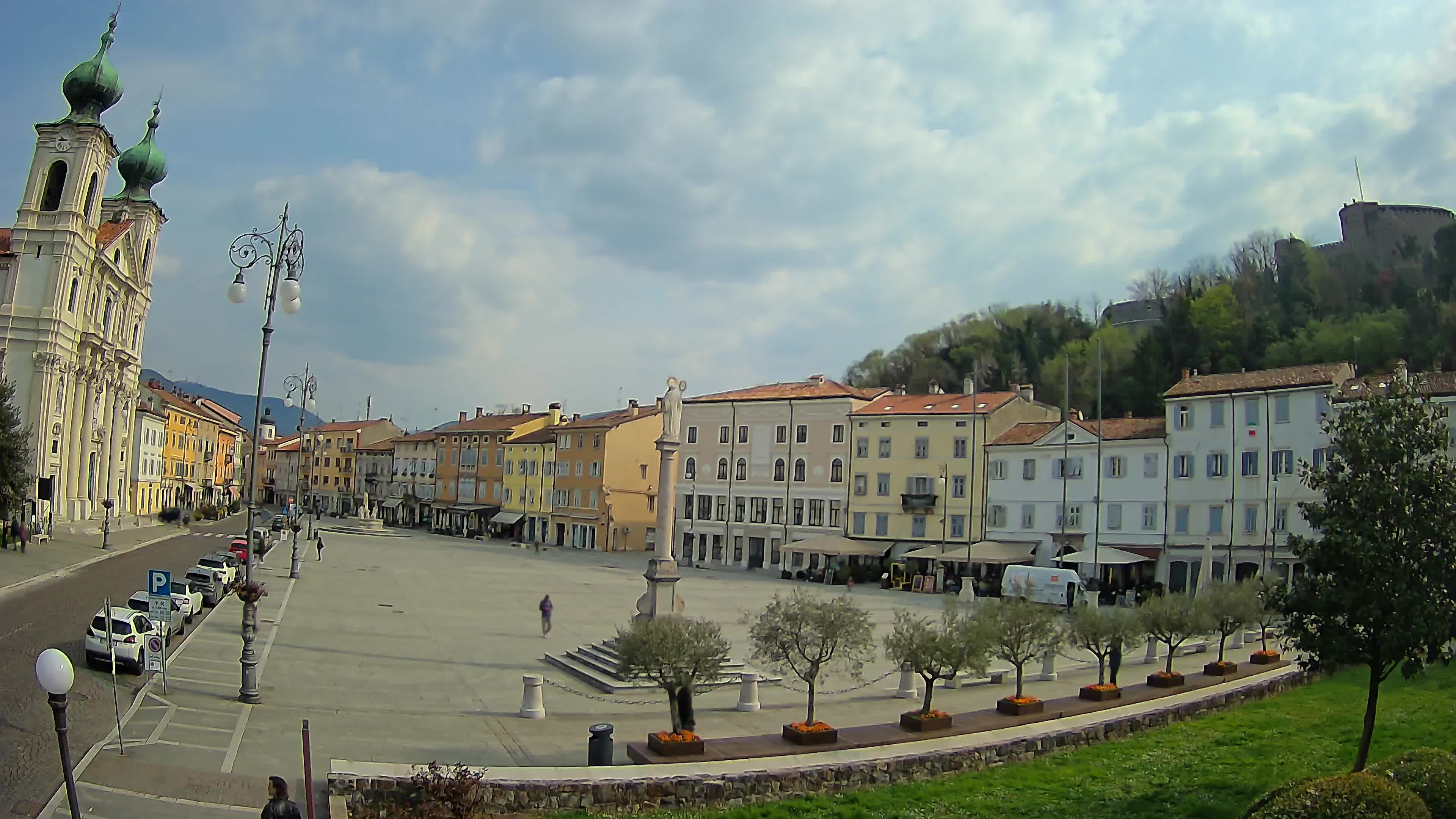 Kamera Gorica Travnik in cerkev sv. Ignacija