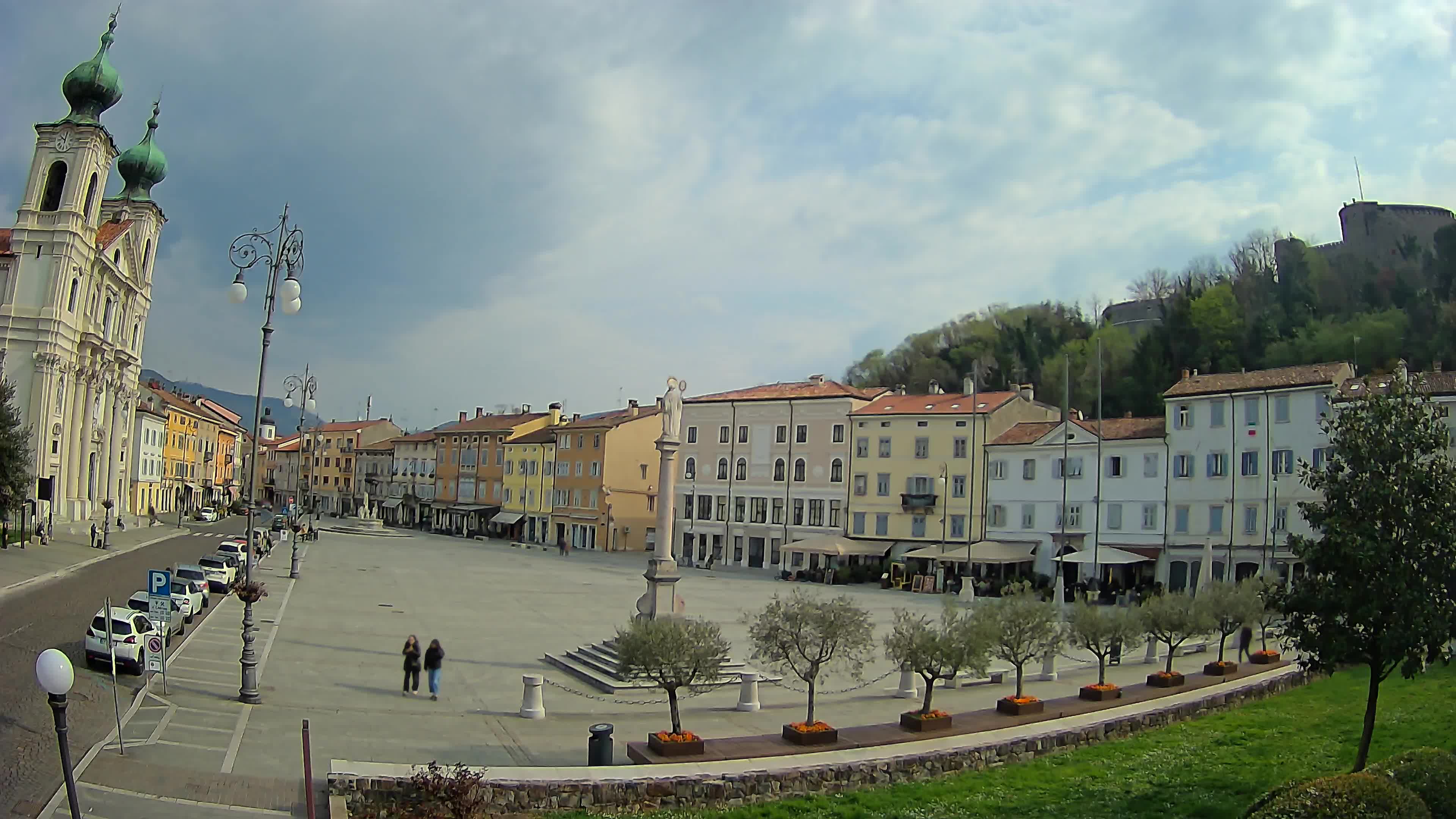 Kamera Gorica Travnik in cerkev sv. Ignacija