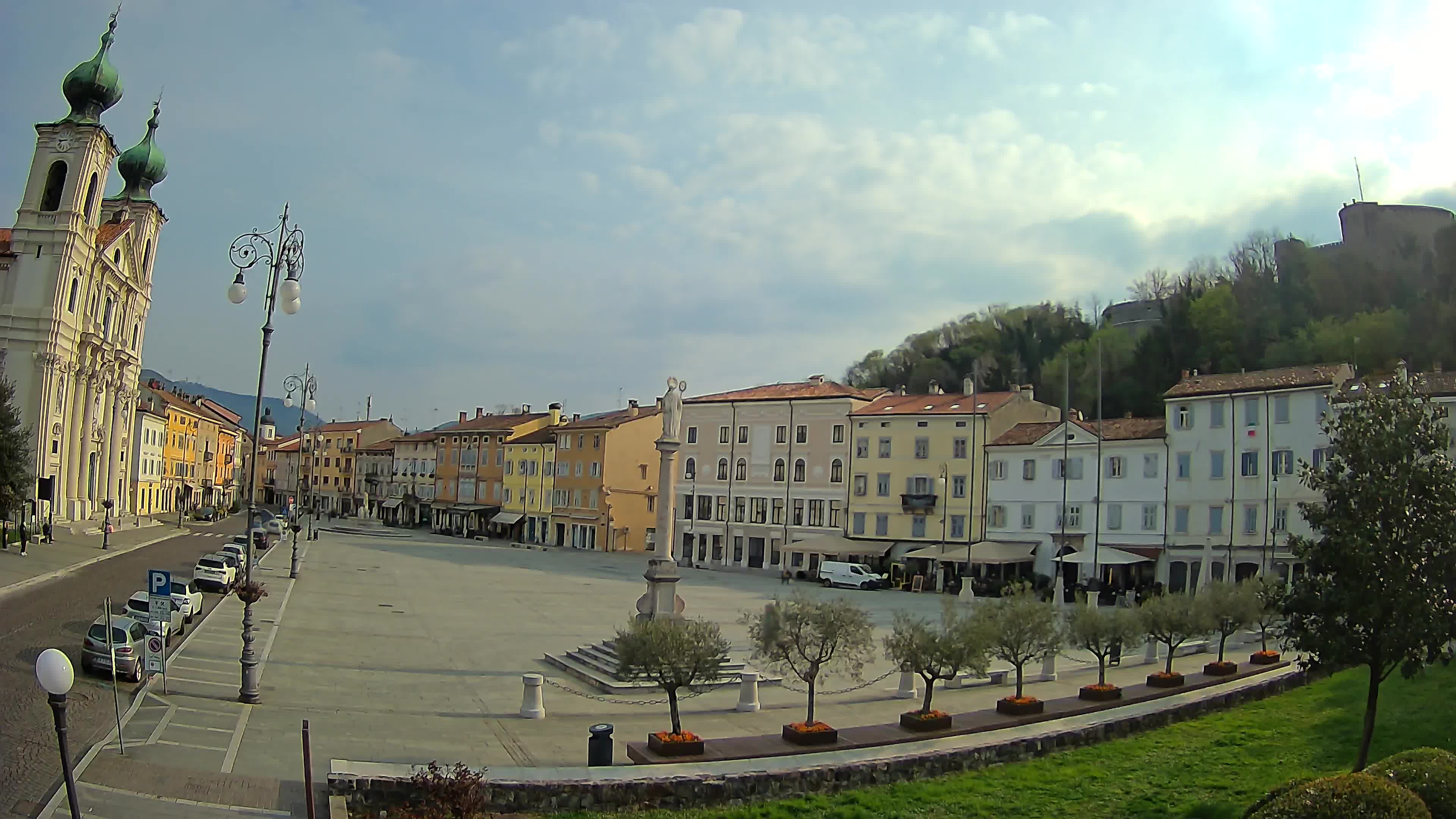 Kamera Gorica Travnik in cerkev sv. Ignacija