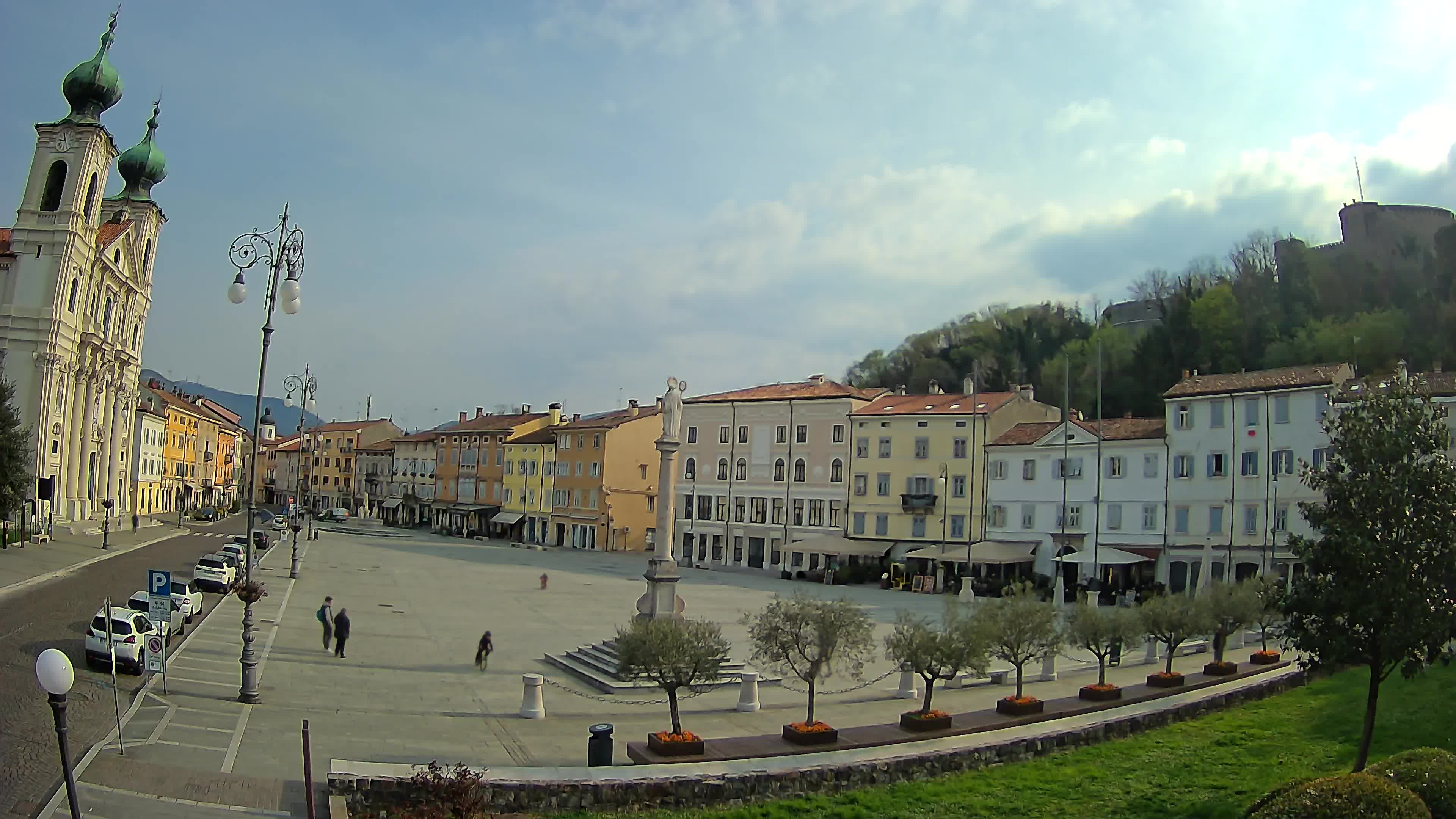 Gorizia Piazza della Vittoria e chiesa di S. Ignazio