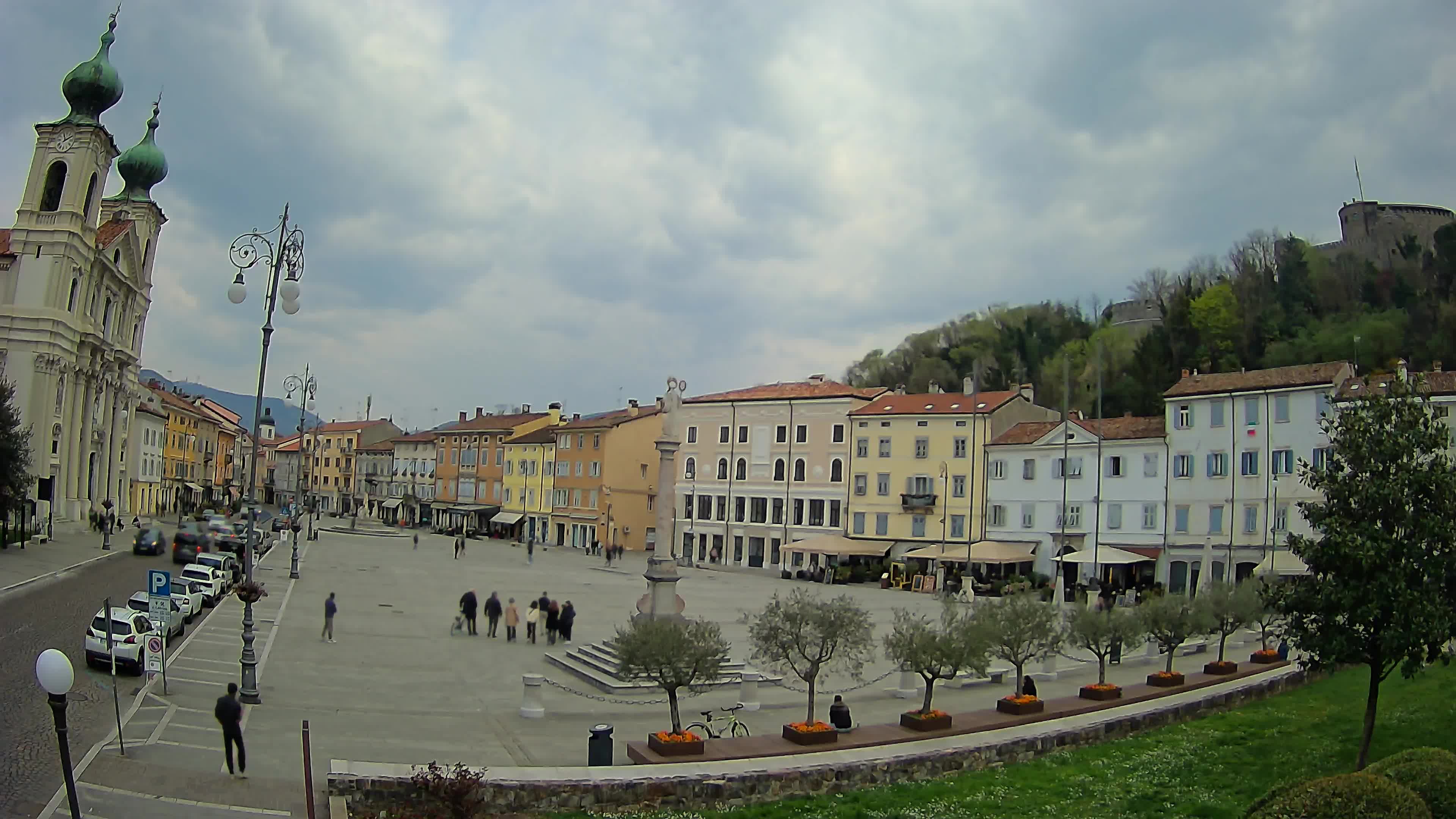 Gorizia – Plaza Vittoria – iglesia de San Pedro. Ignacio