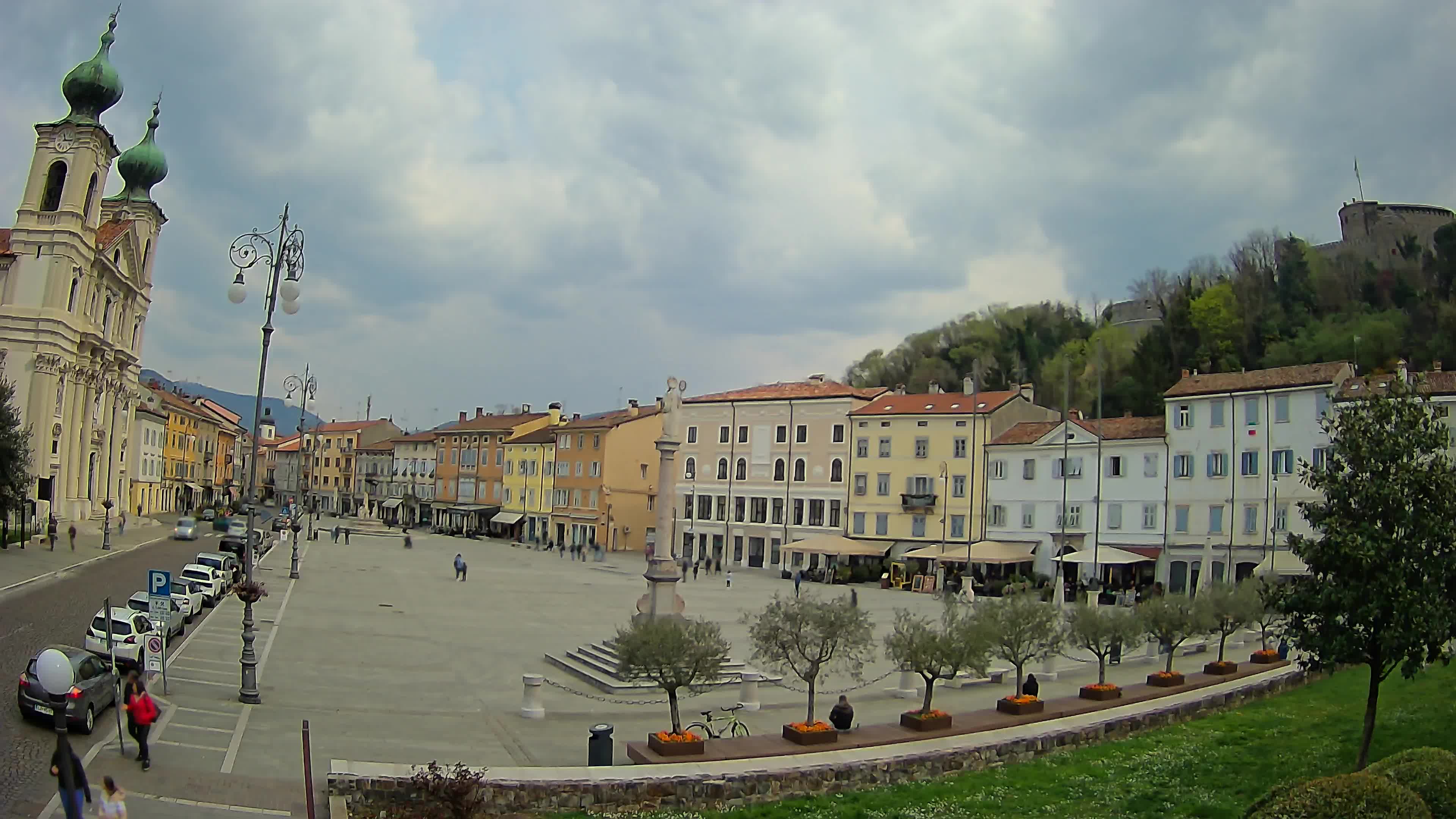 Gorizia – Plaza Vittoria – iglesia de San Pedro. Ignacio