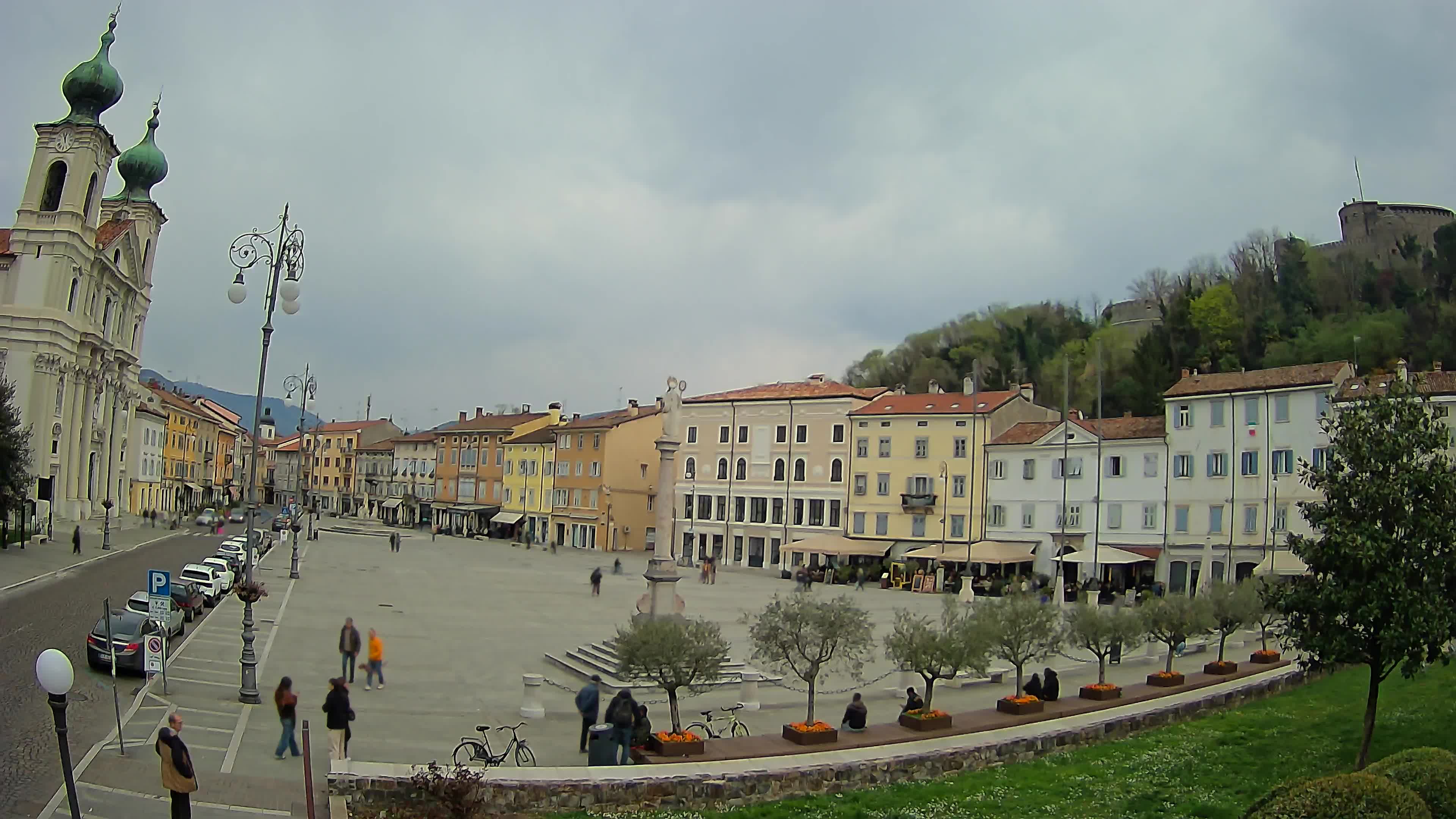 Kamera Gorica Travnik in cerkev sv. Ignacija