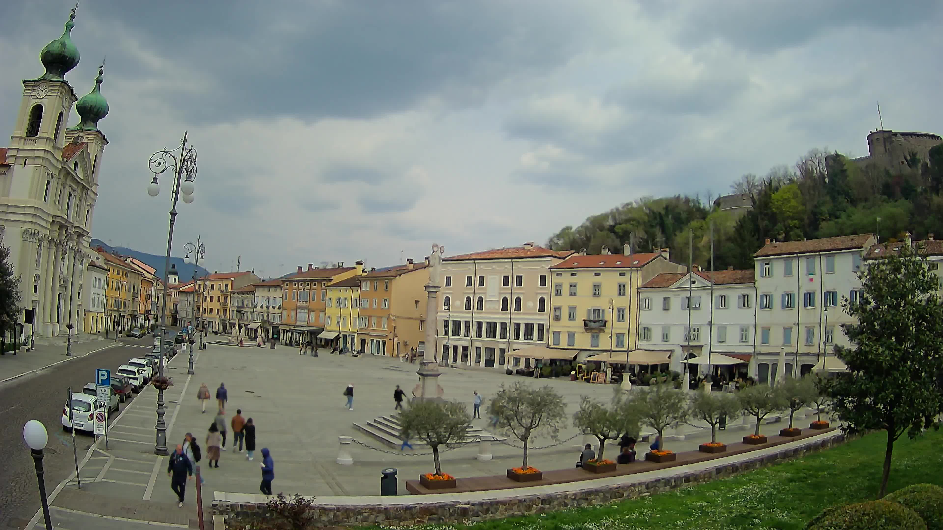 Kamera Gorica Travnik in cerkev sv. Ignacija