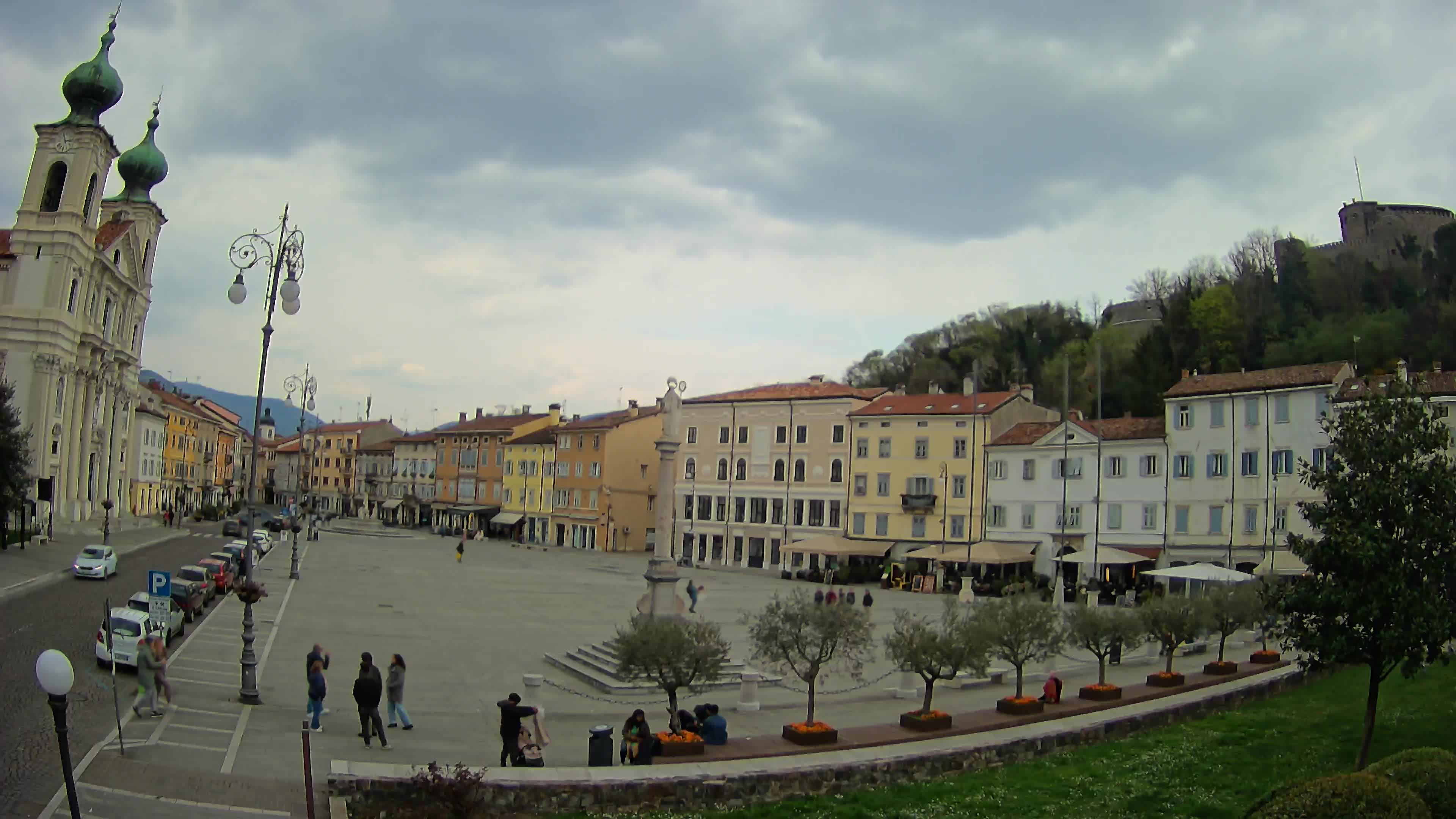 Gorizia Piazza della Vittoria e chiesa di S. Ignazio