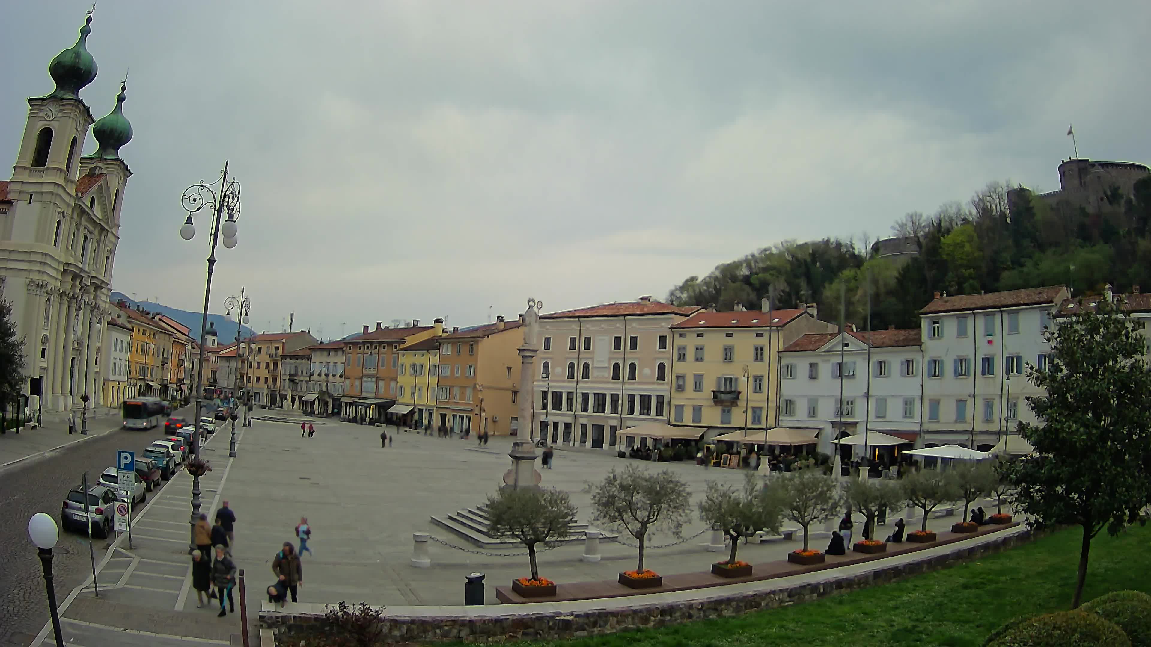 Gorizia Piazza della Vittoria e chiesa di S. Ignazio