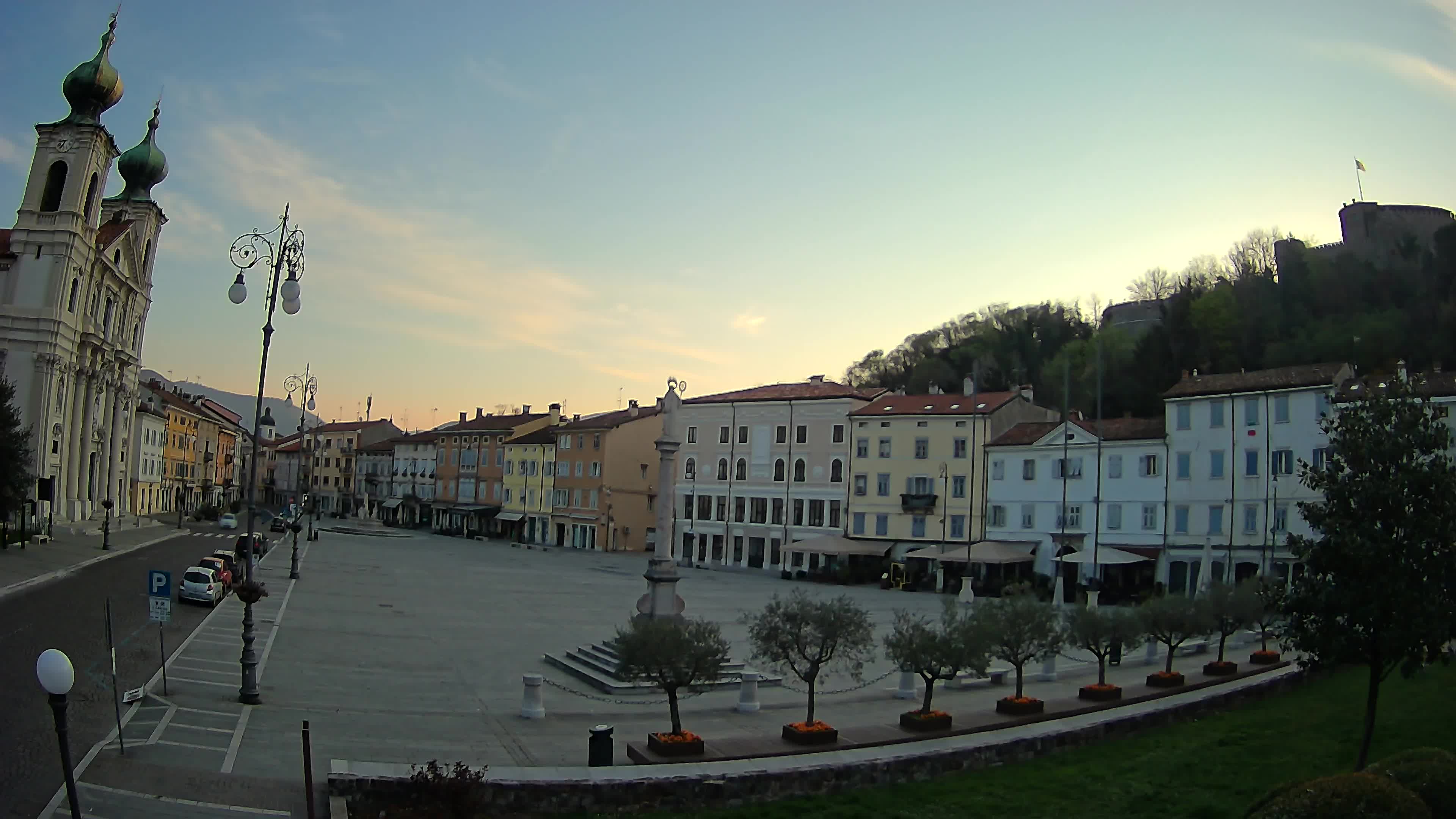 Gorizia Piazza della Vittoria e chiesa di S. Ignazio