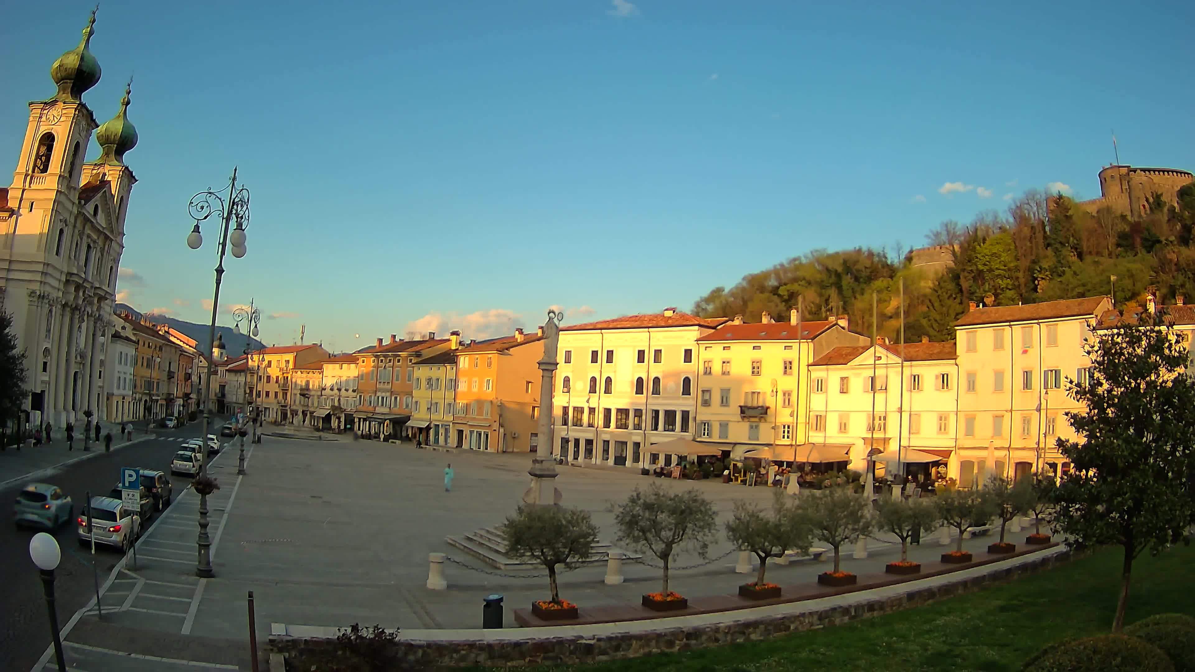 Kamera Gorica Travnik in cerkev sv. Ignacija