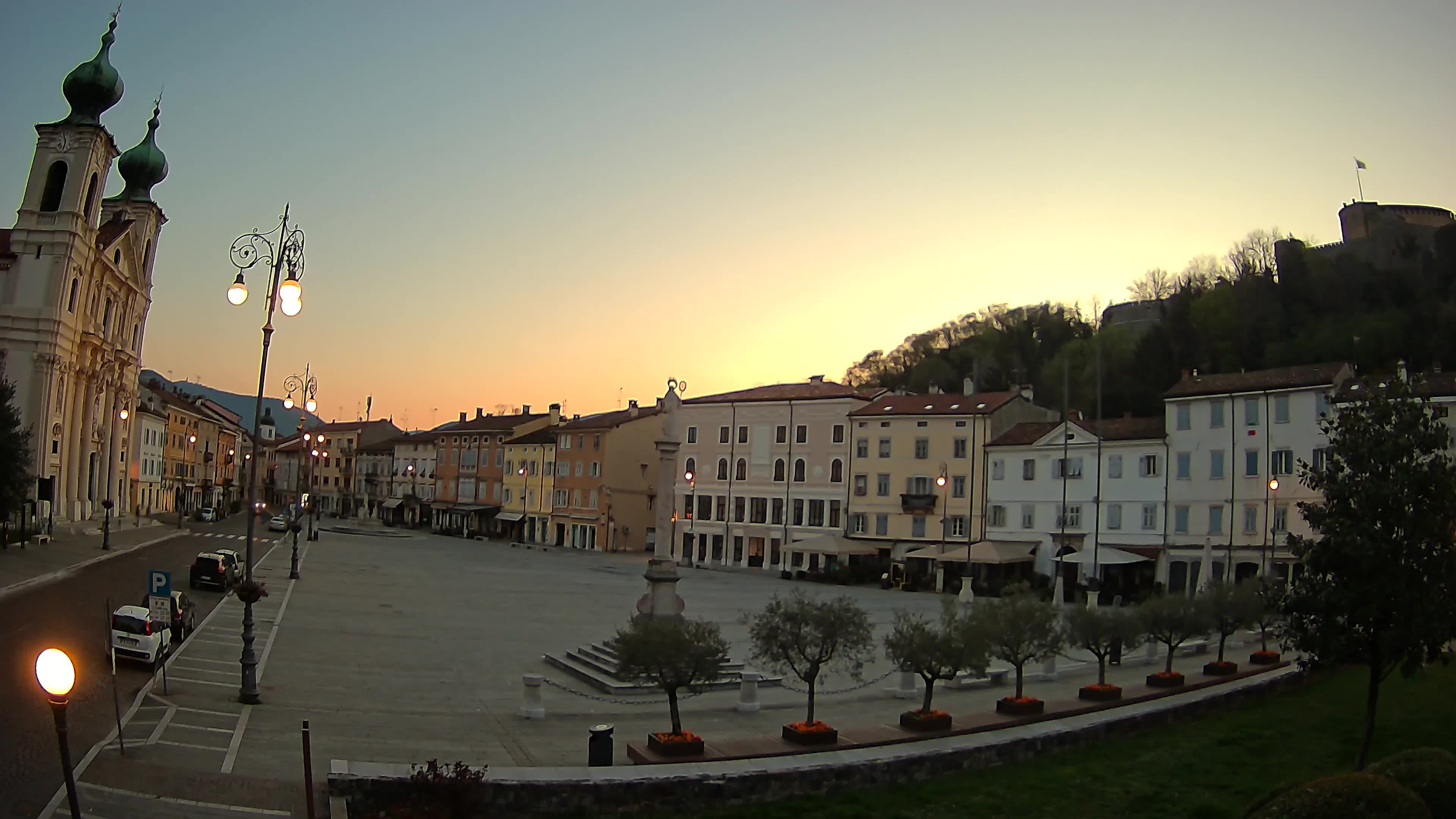 Gorizia Piazza della Vittoria e chiesa di S. Ignazio