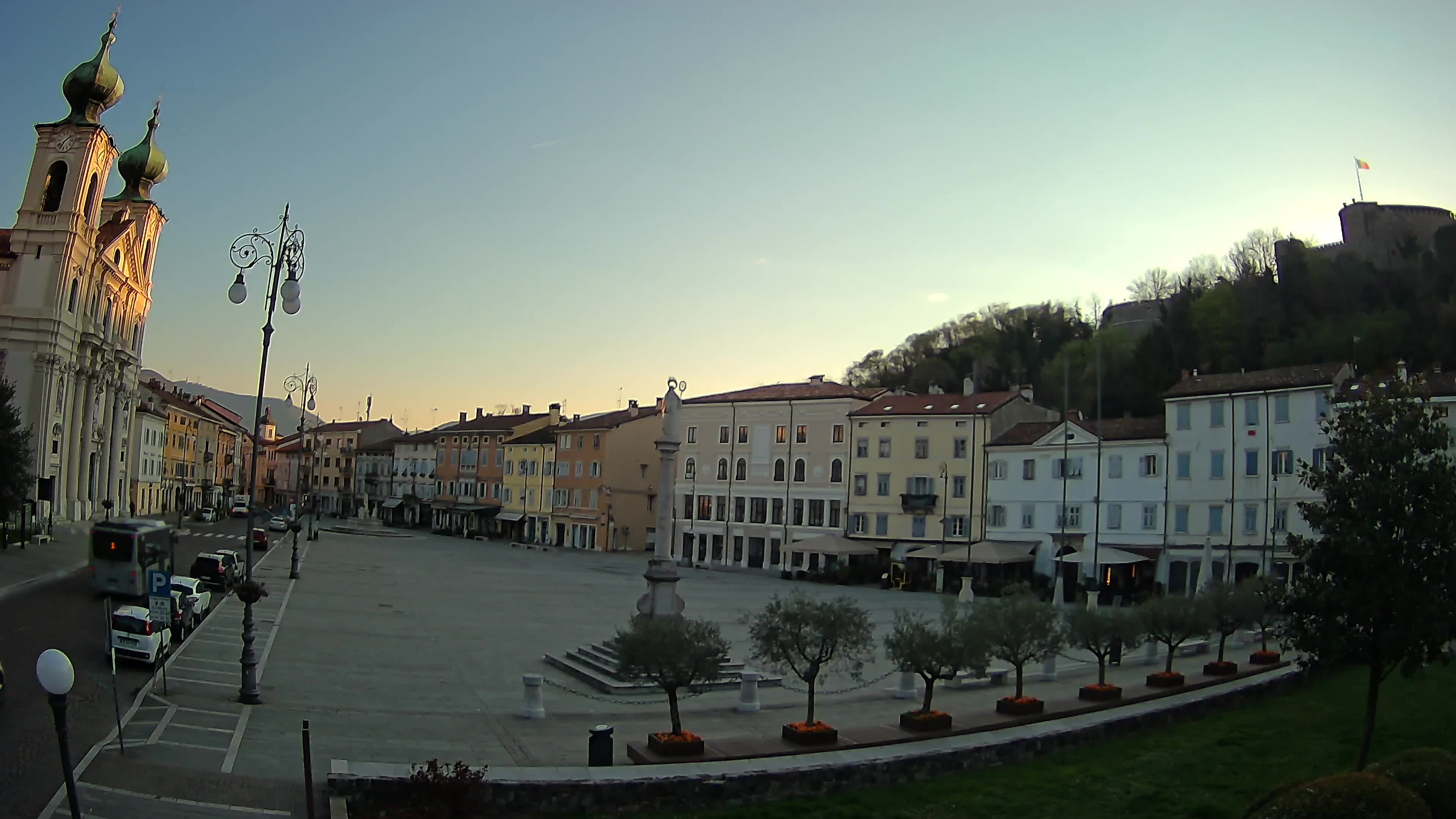 Gorizia Piazza della Vittoria e chiesa di S. Ignazio