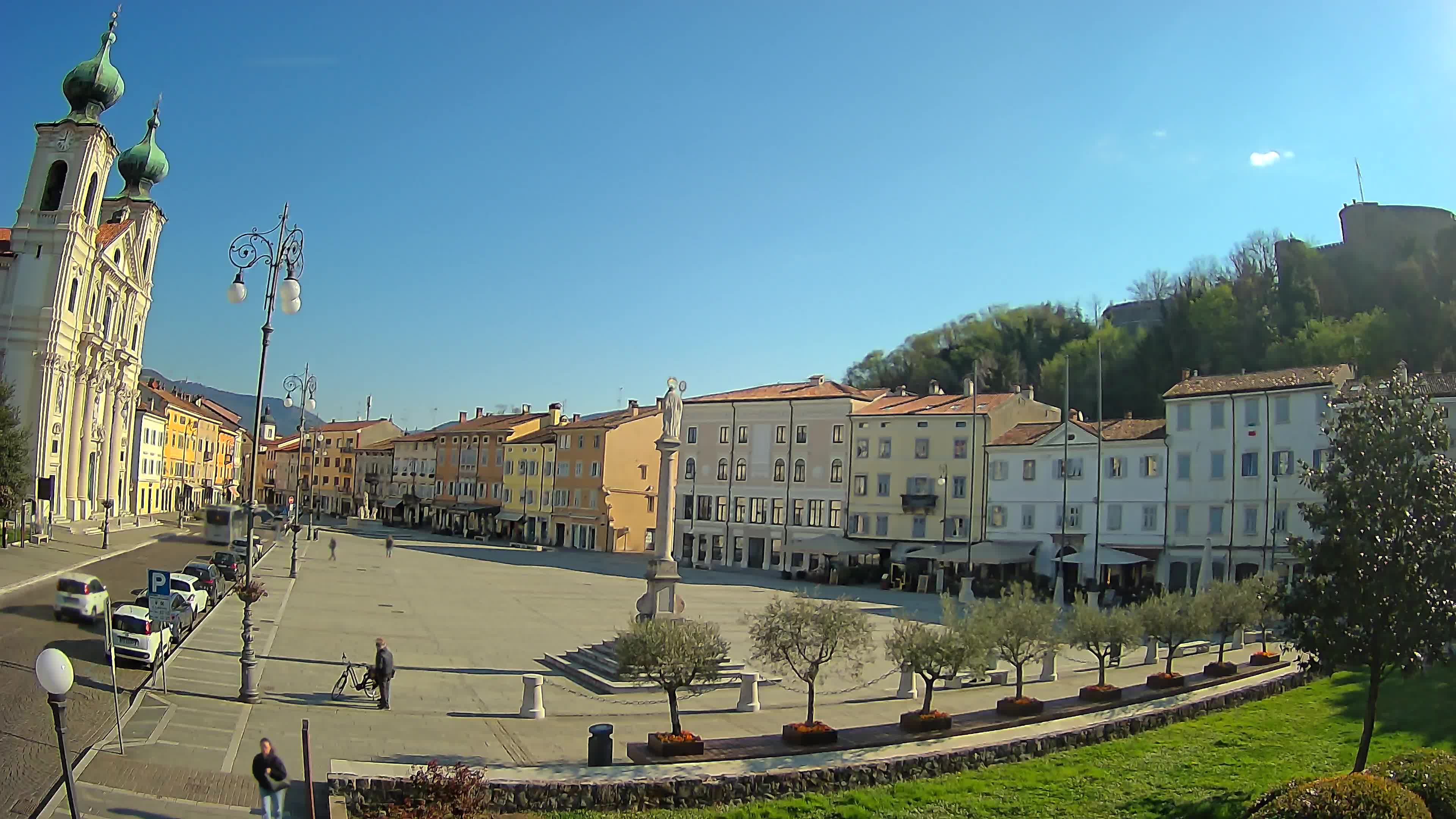 Gorizia Piazza della Vittoria e chiesa di S. Ignazio