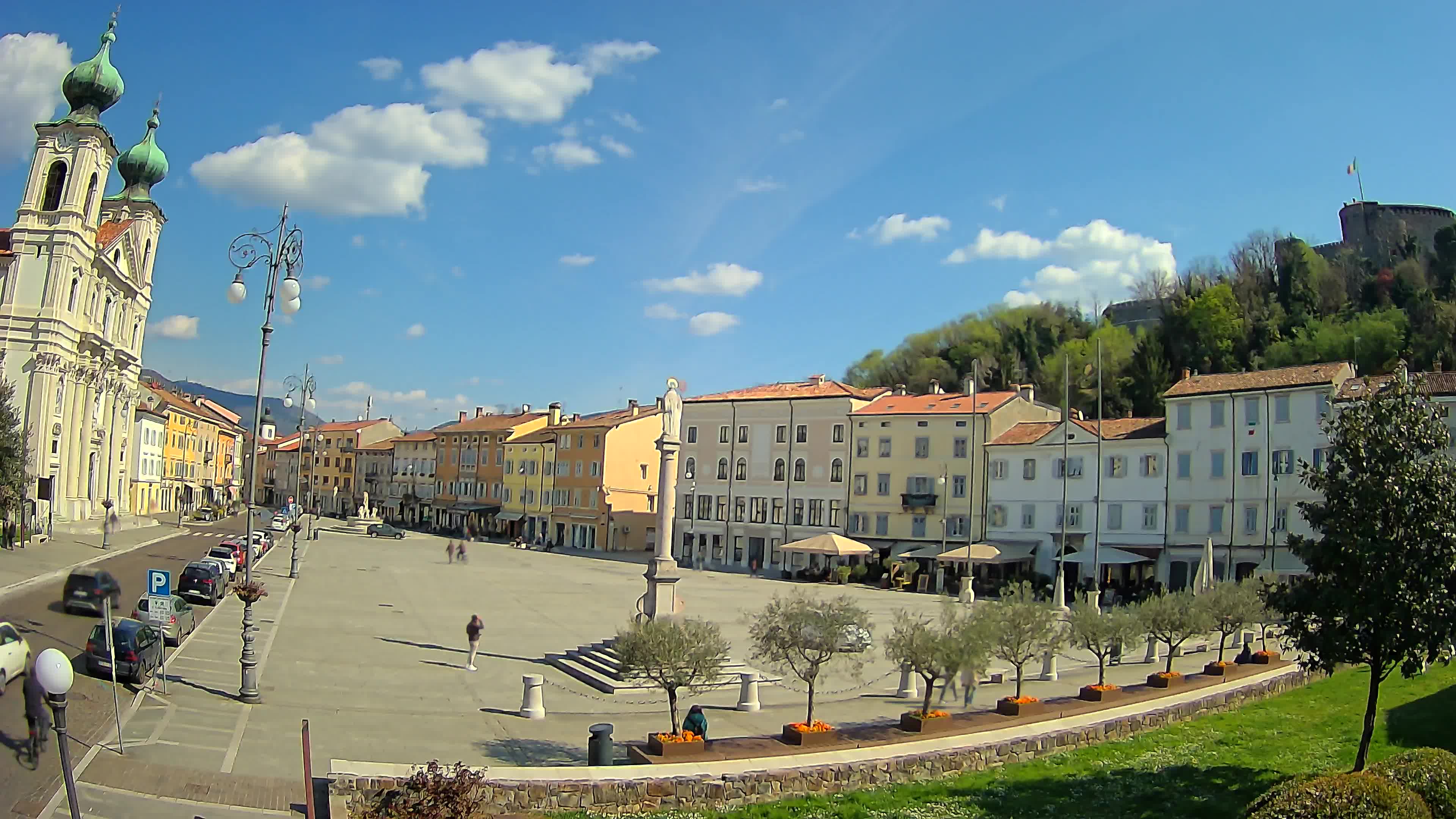 Kamera Gorica Travnik in cerkev sv. Ignacija