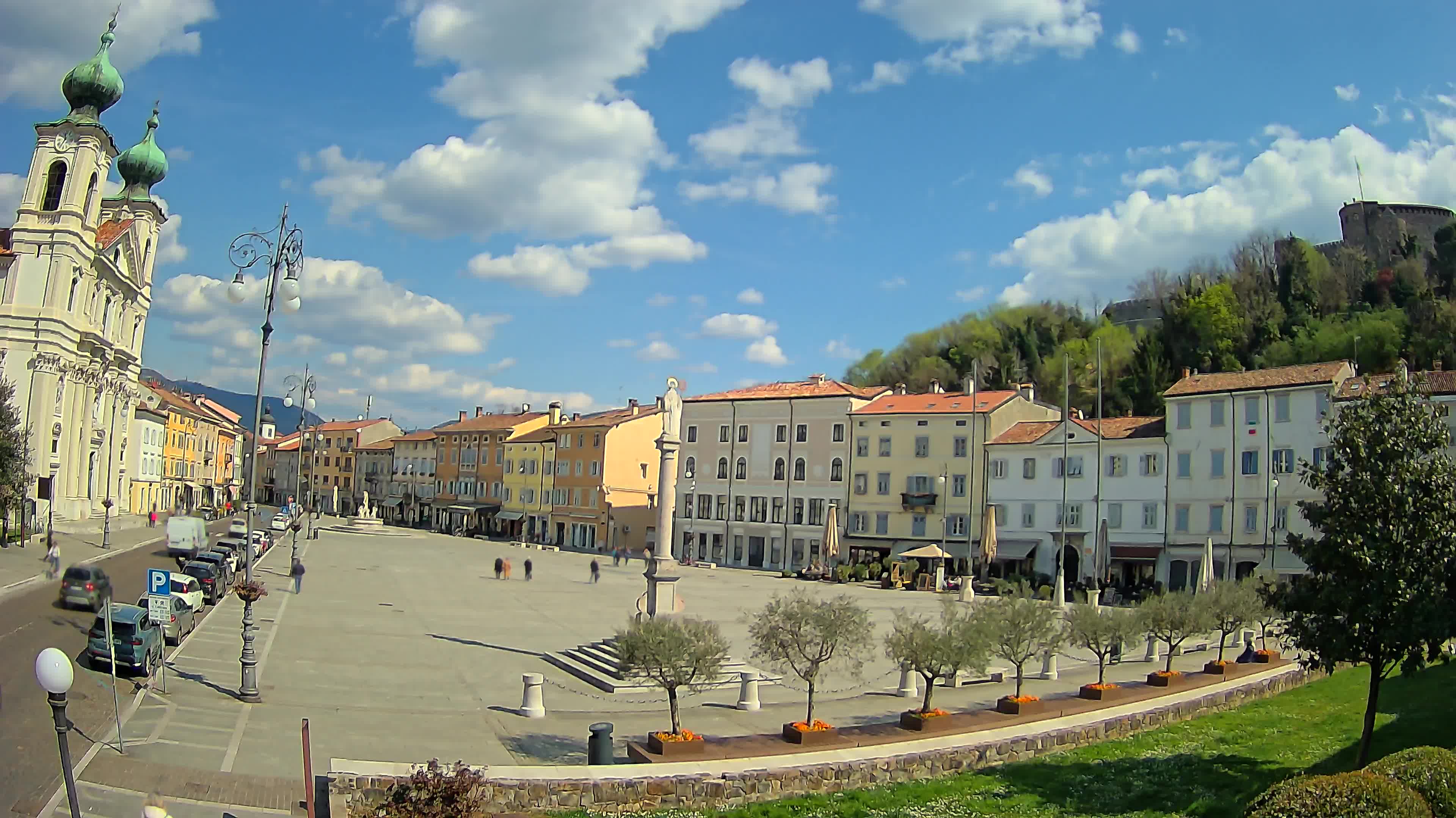 Gorizia Piazza della Vittoria e chiesa di S. Ignazio