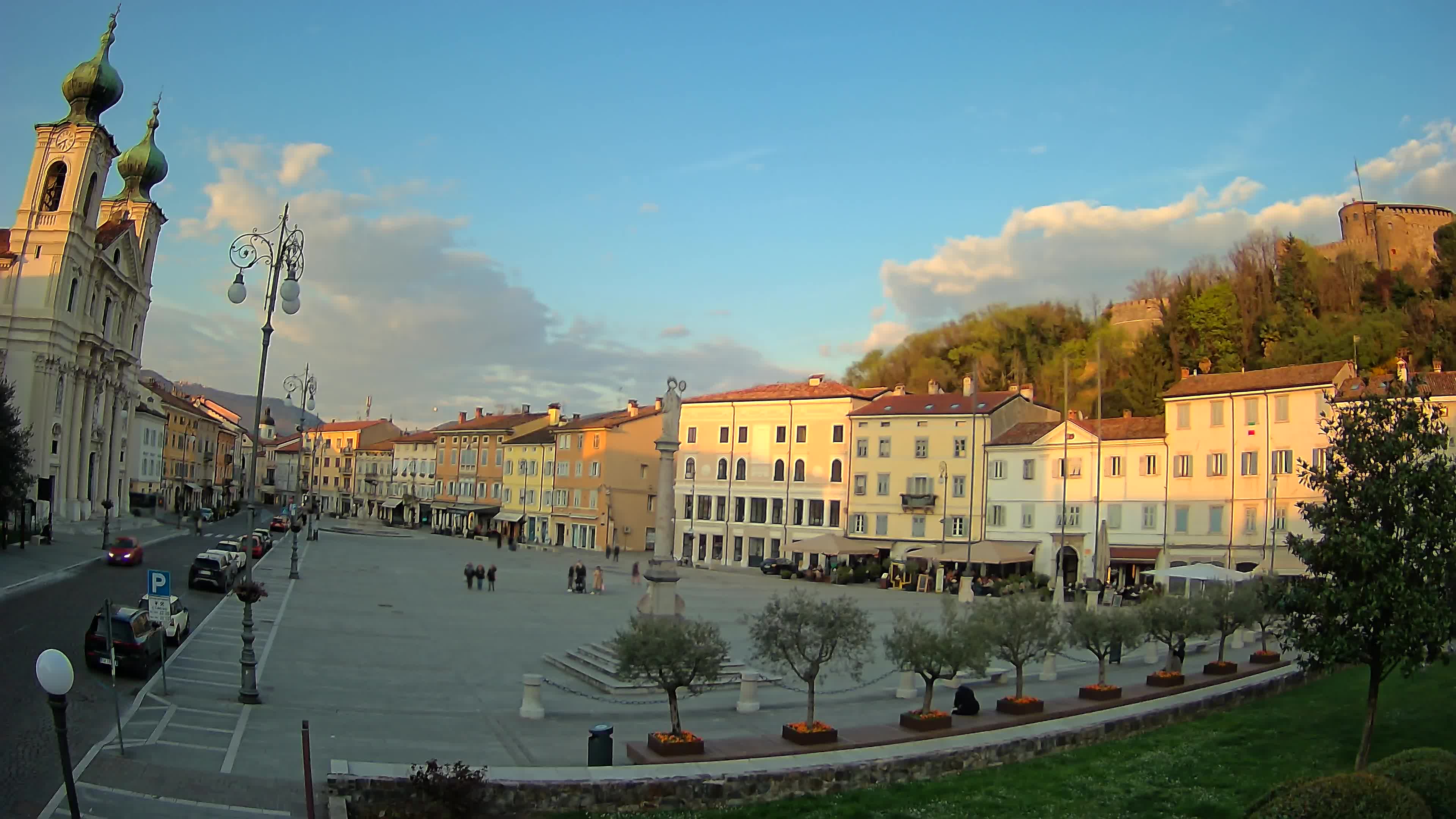 Gorizia Piazza della Vittoria e chiesa di S. Ignazio