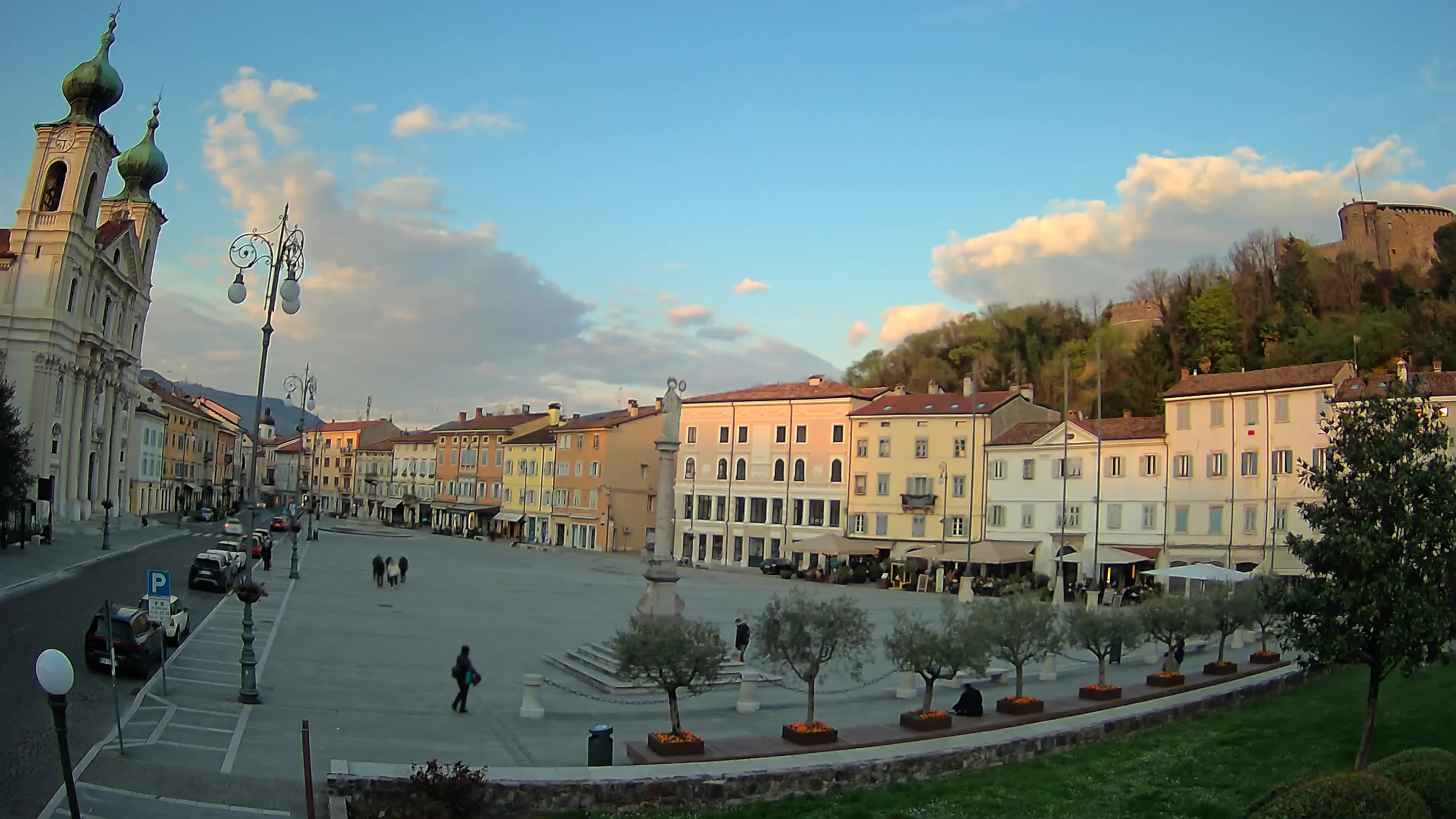 Gorizia Piazza della Vittoria e chiesa di S. Ignazio