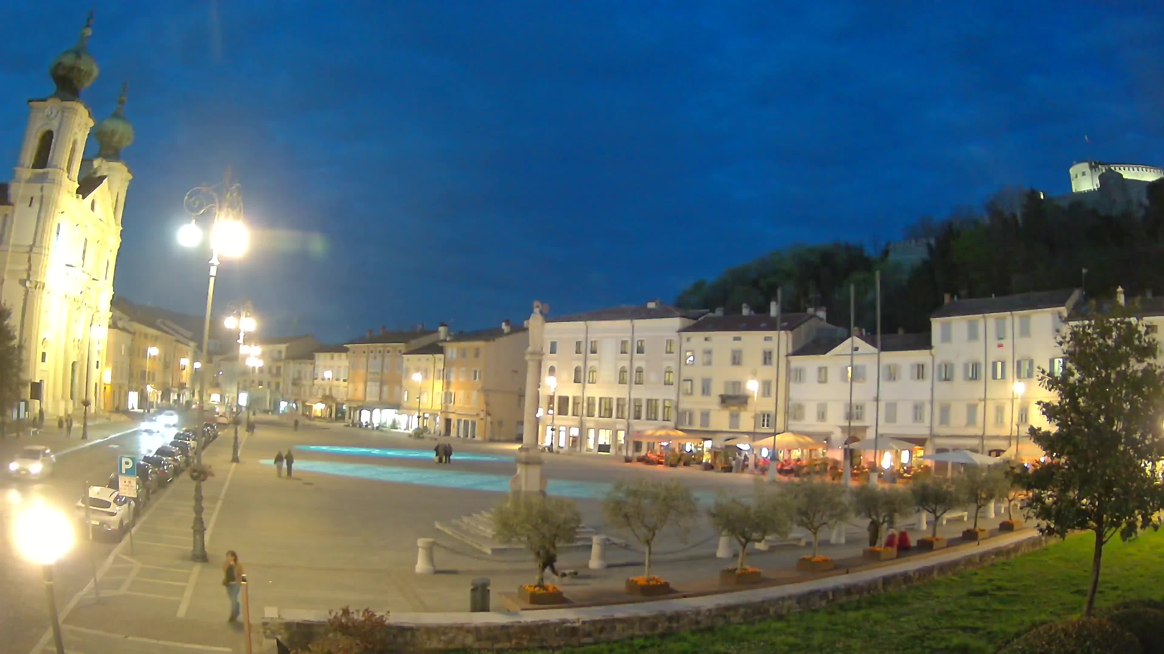 Gorizia Piazza della Vittoria e chiesa di S. Ignazio