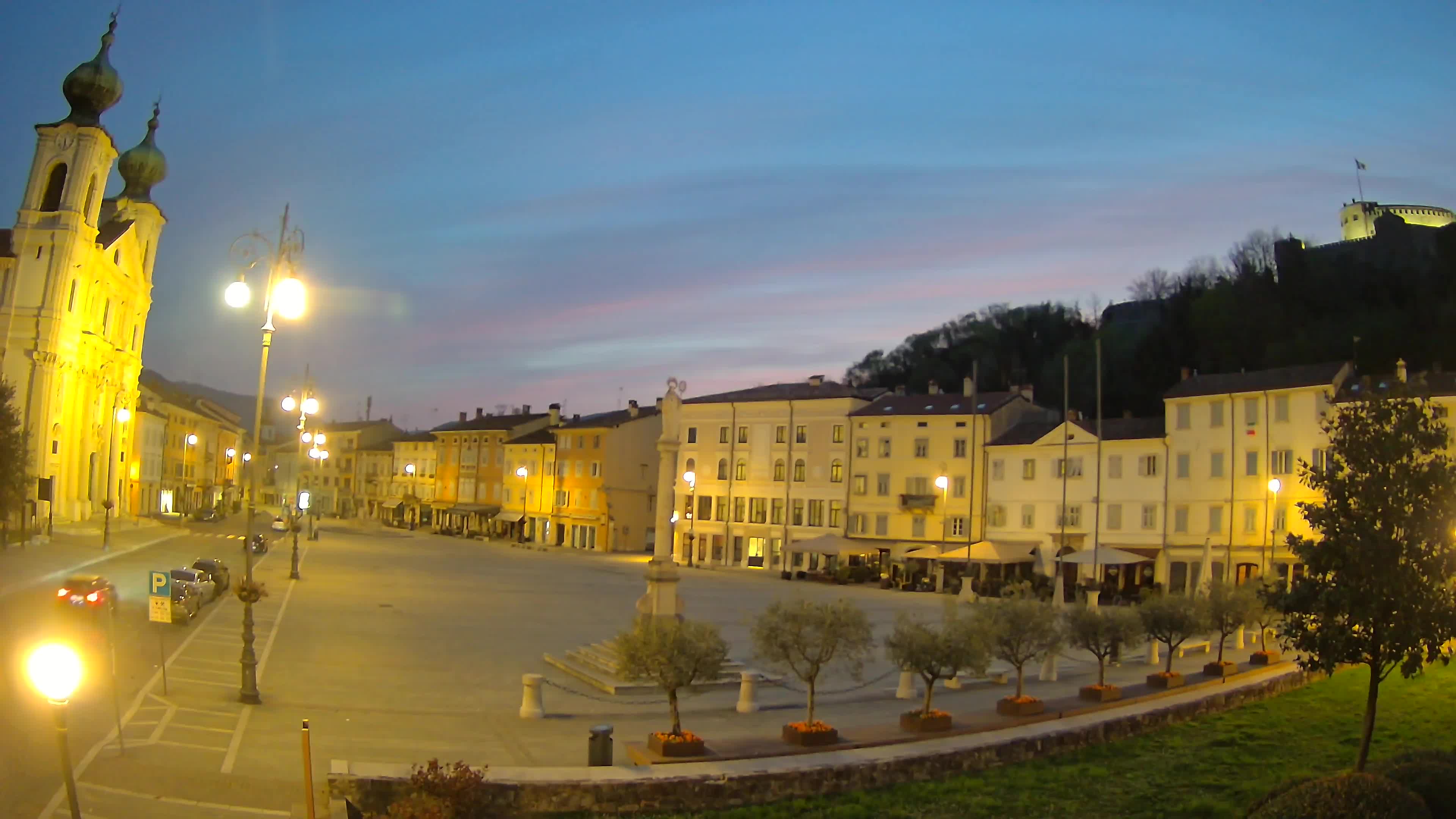 Gorizia Piazza della Vittoria e chiesa di S. Ignazio