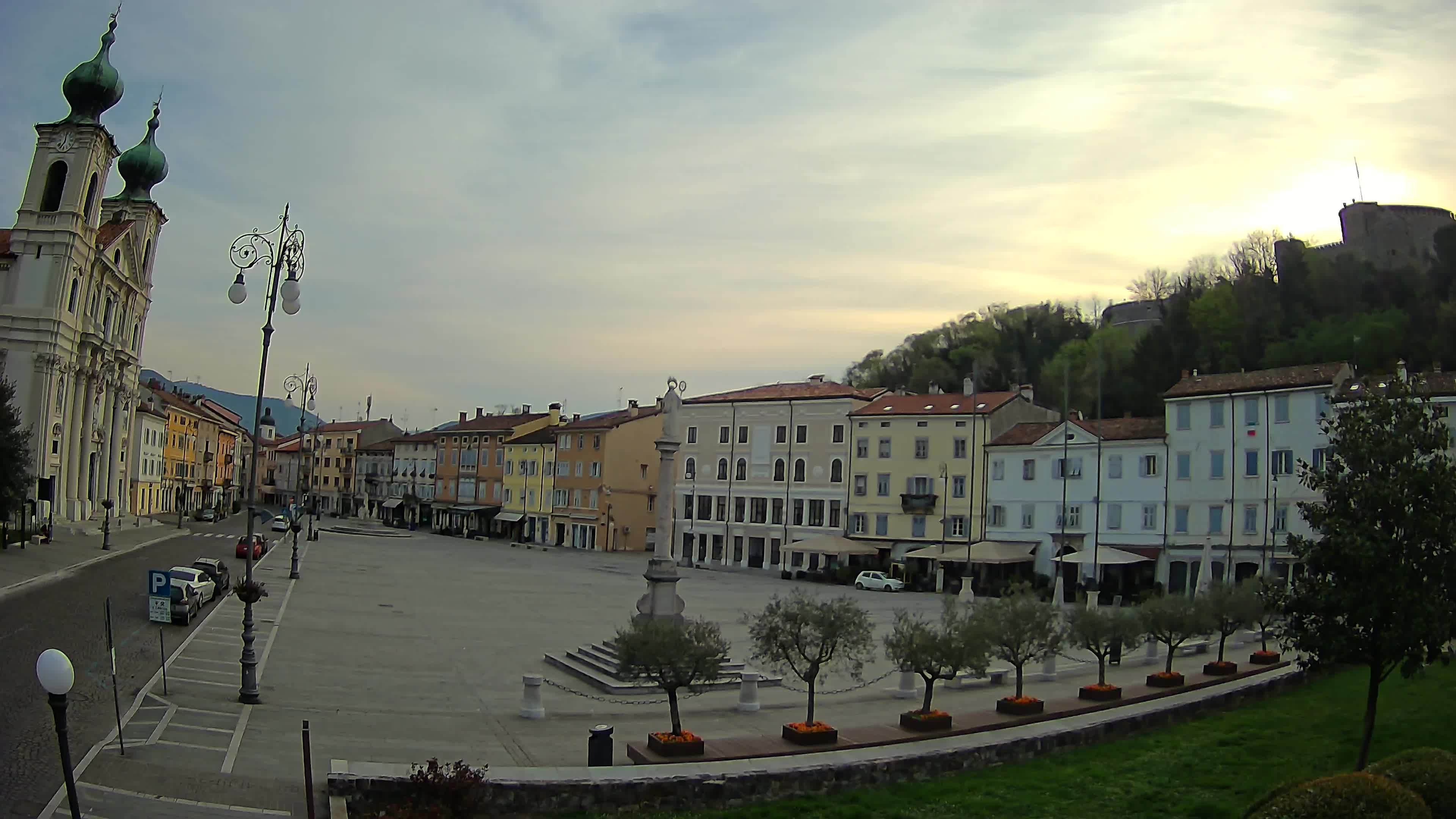 Gorizia Piazza della Vittoria e chiesa di S. Ignazio