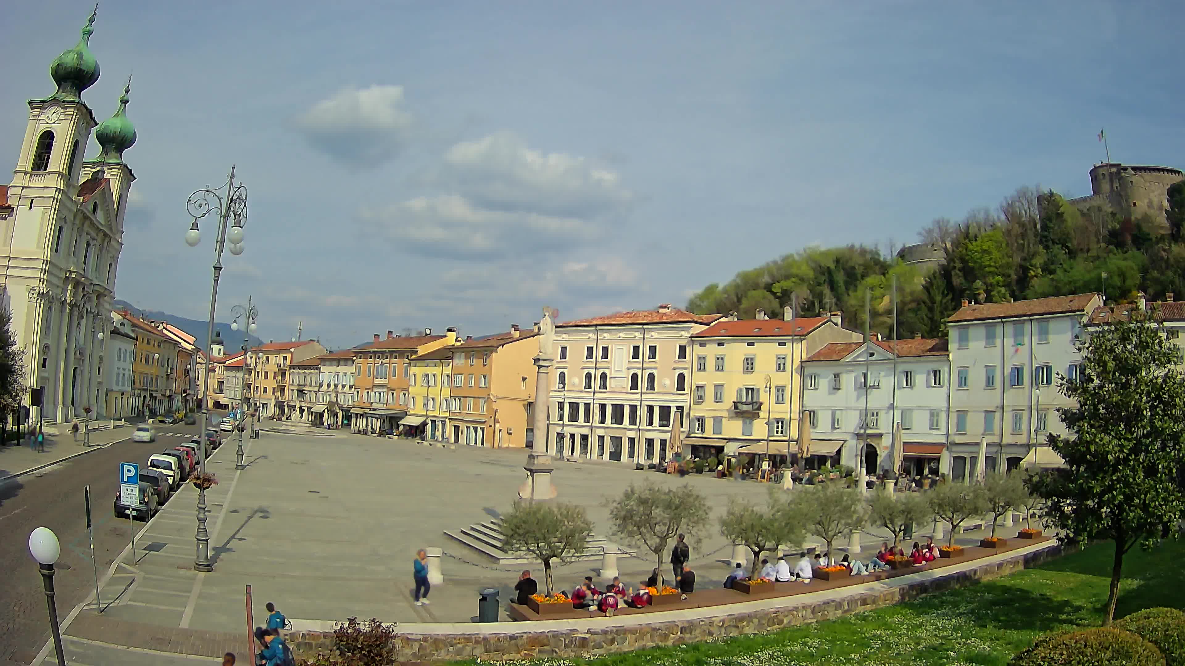 Kamera Gorica Travnik in cerkev sv. Ignacija