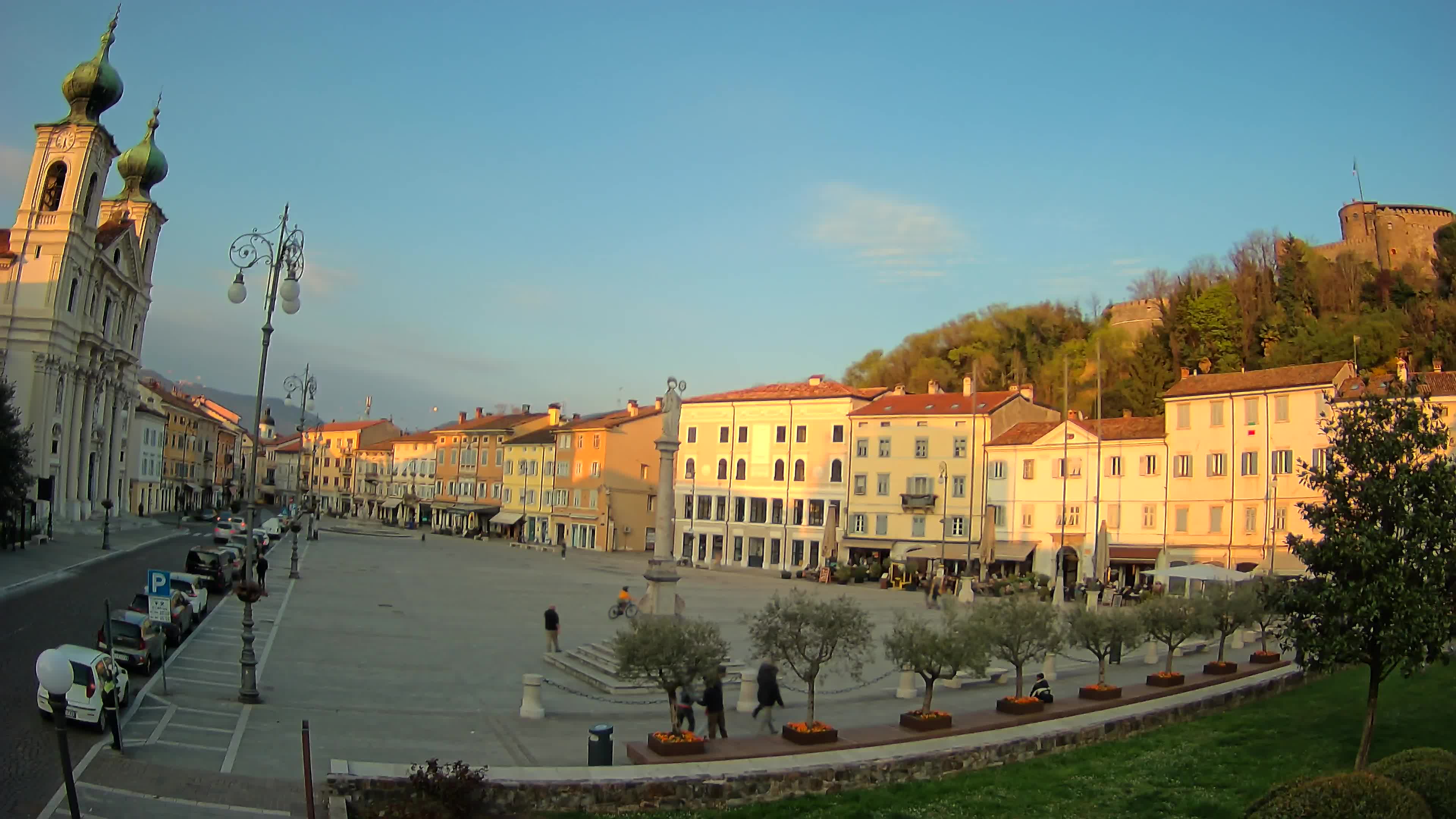 Kamera Gorica Travnik in cerkev sv. Ignacija