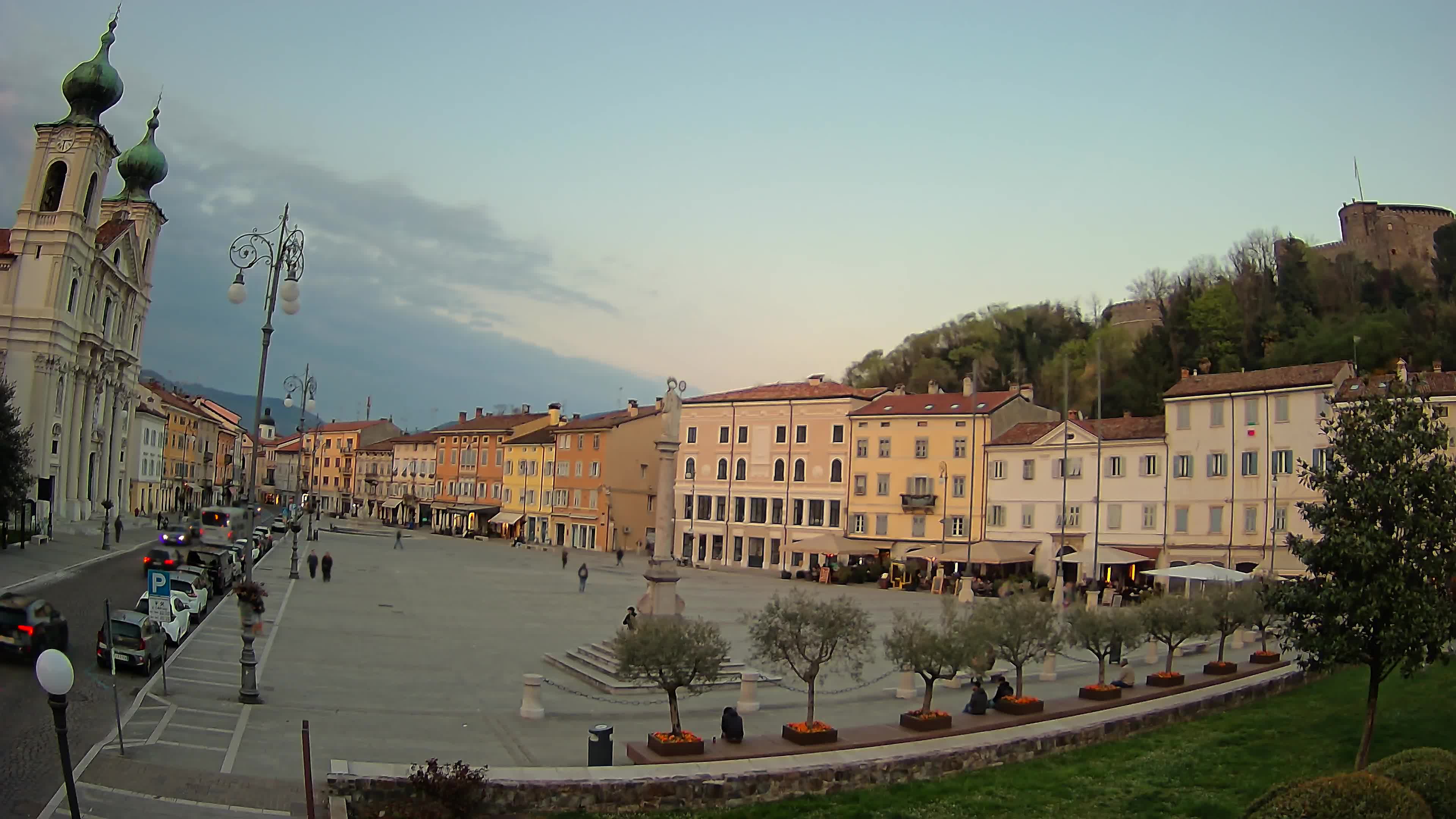 Gorizia Piazza della Vittoria e chiesa di S. Ignazio