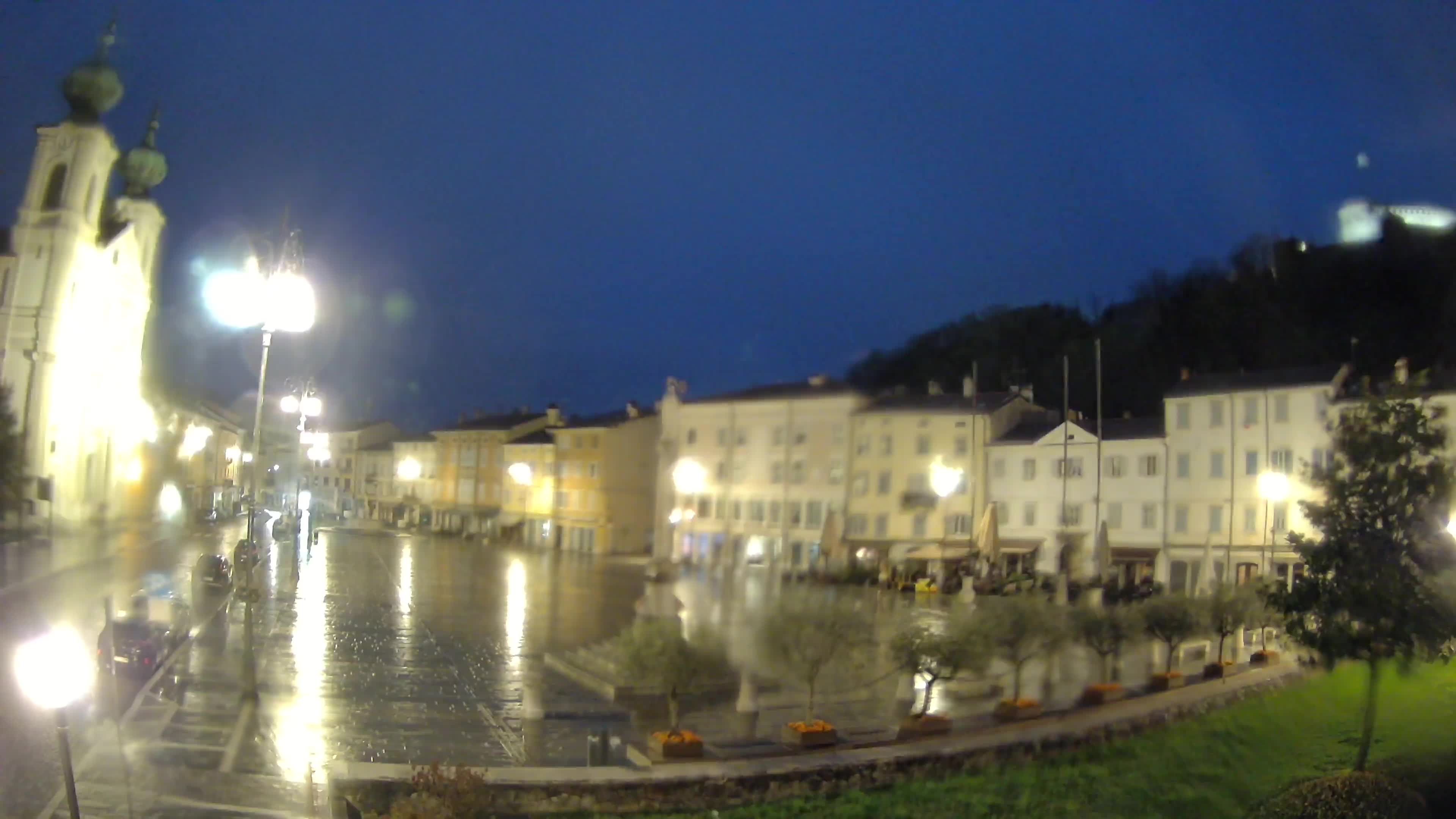 Gorizia Piazza della Vittoria e chiesa di S. Ignazio