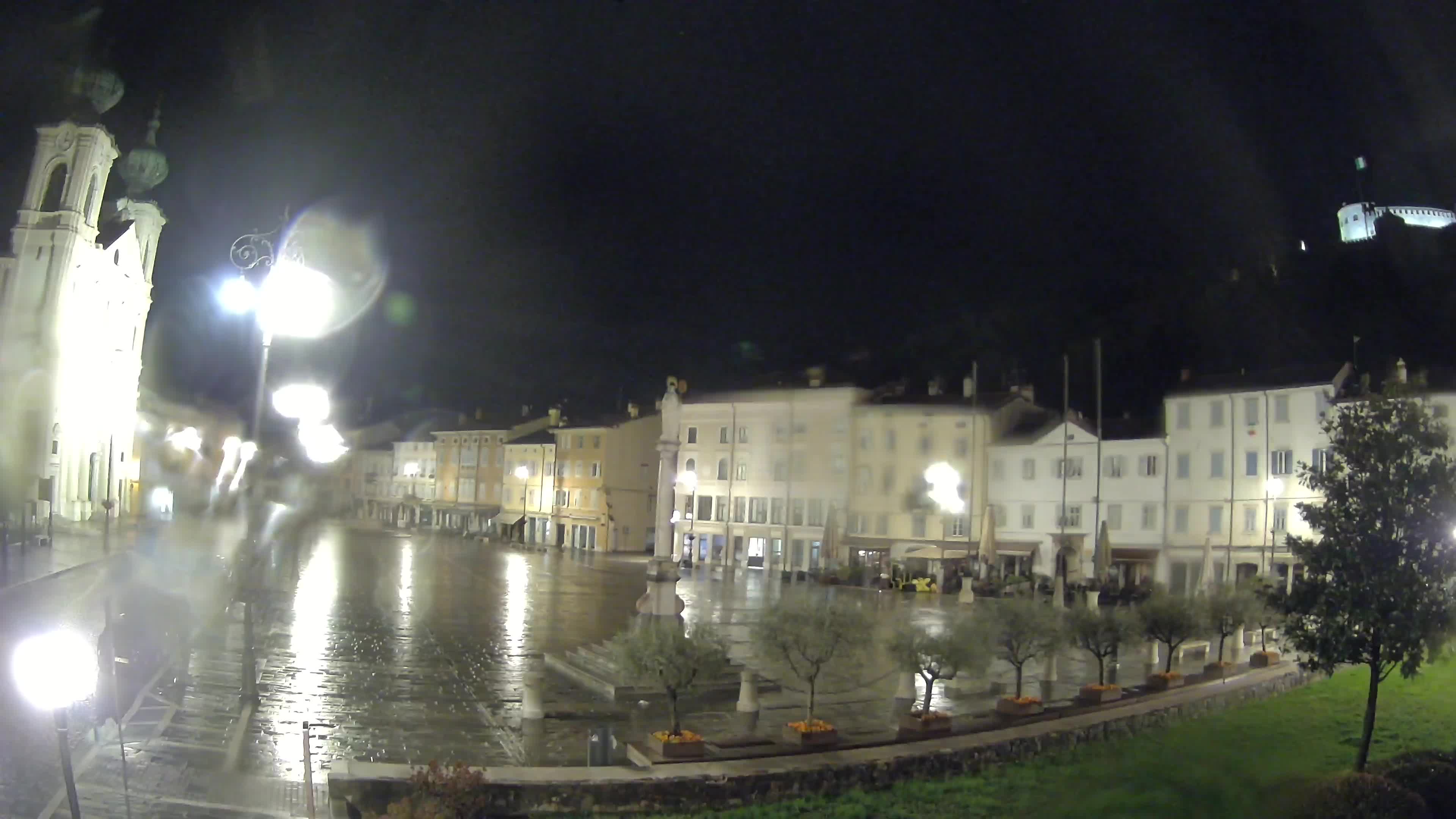Gorizia Piazza della Vittoria e chiesa di S. Ignazio