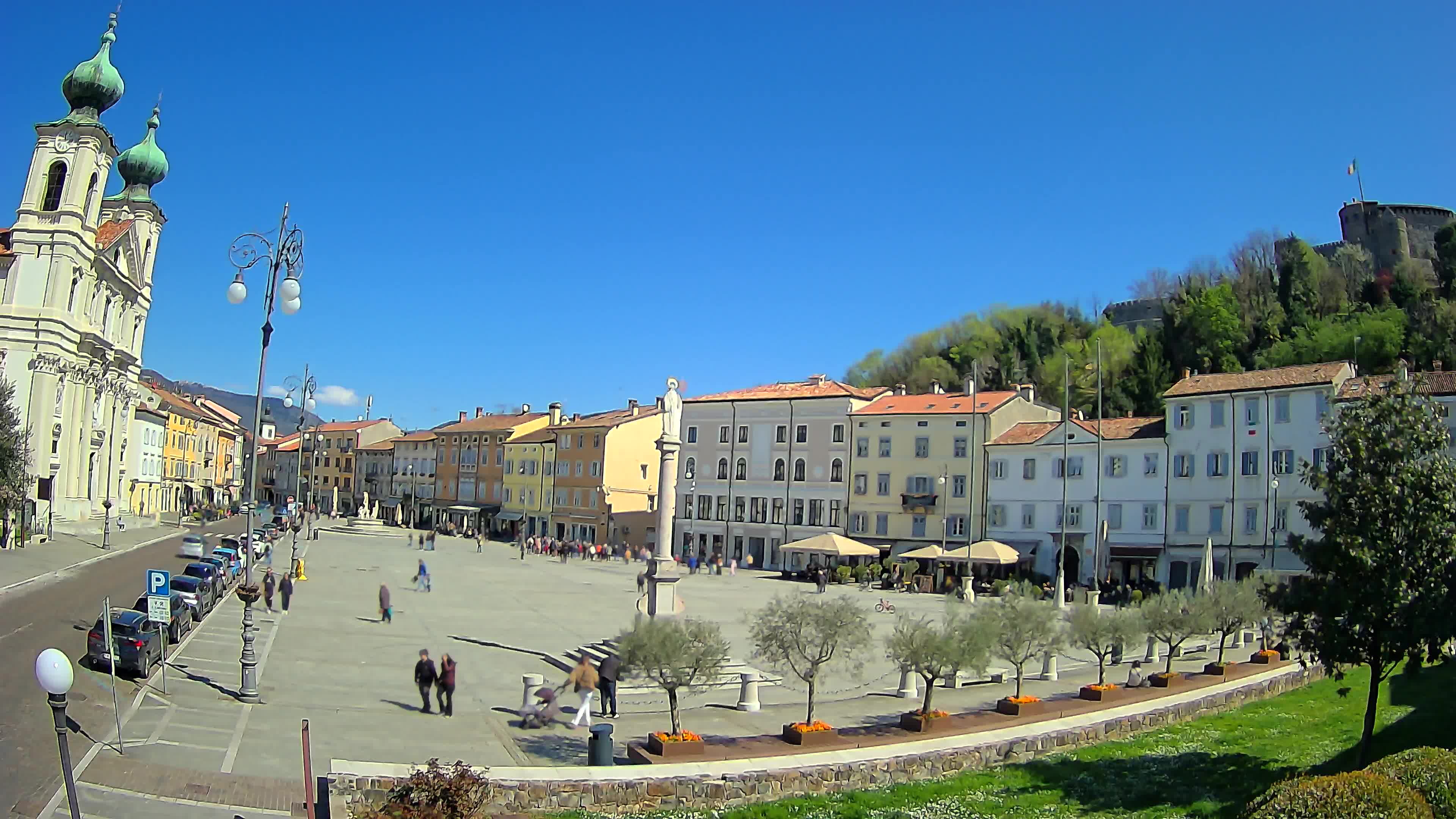 Gorizia Piazza della Vittoria e chiesa di S. Ignazio