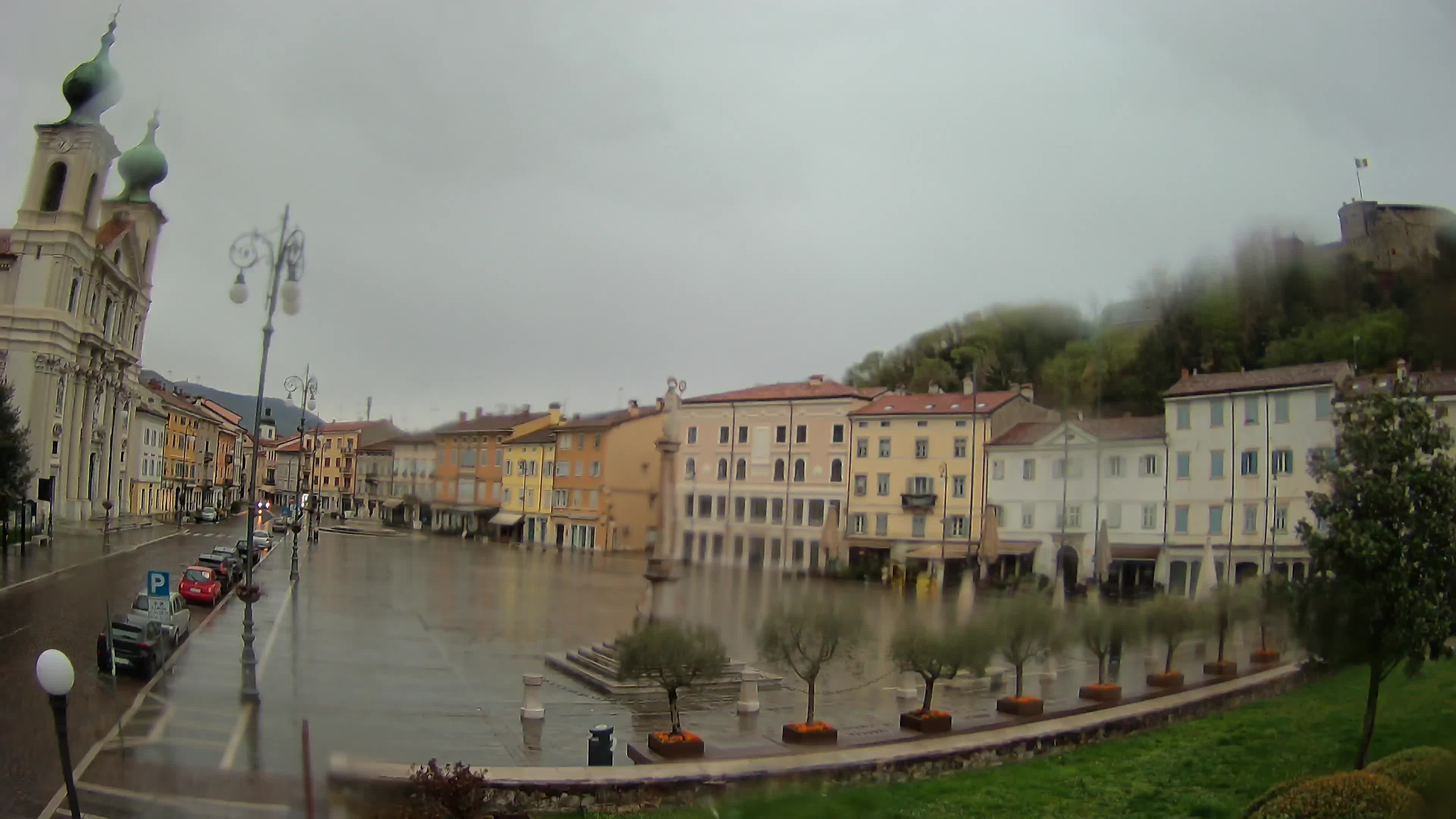 Gorizia Piazza della Vittoria e chiesa di S. Ignazio