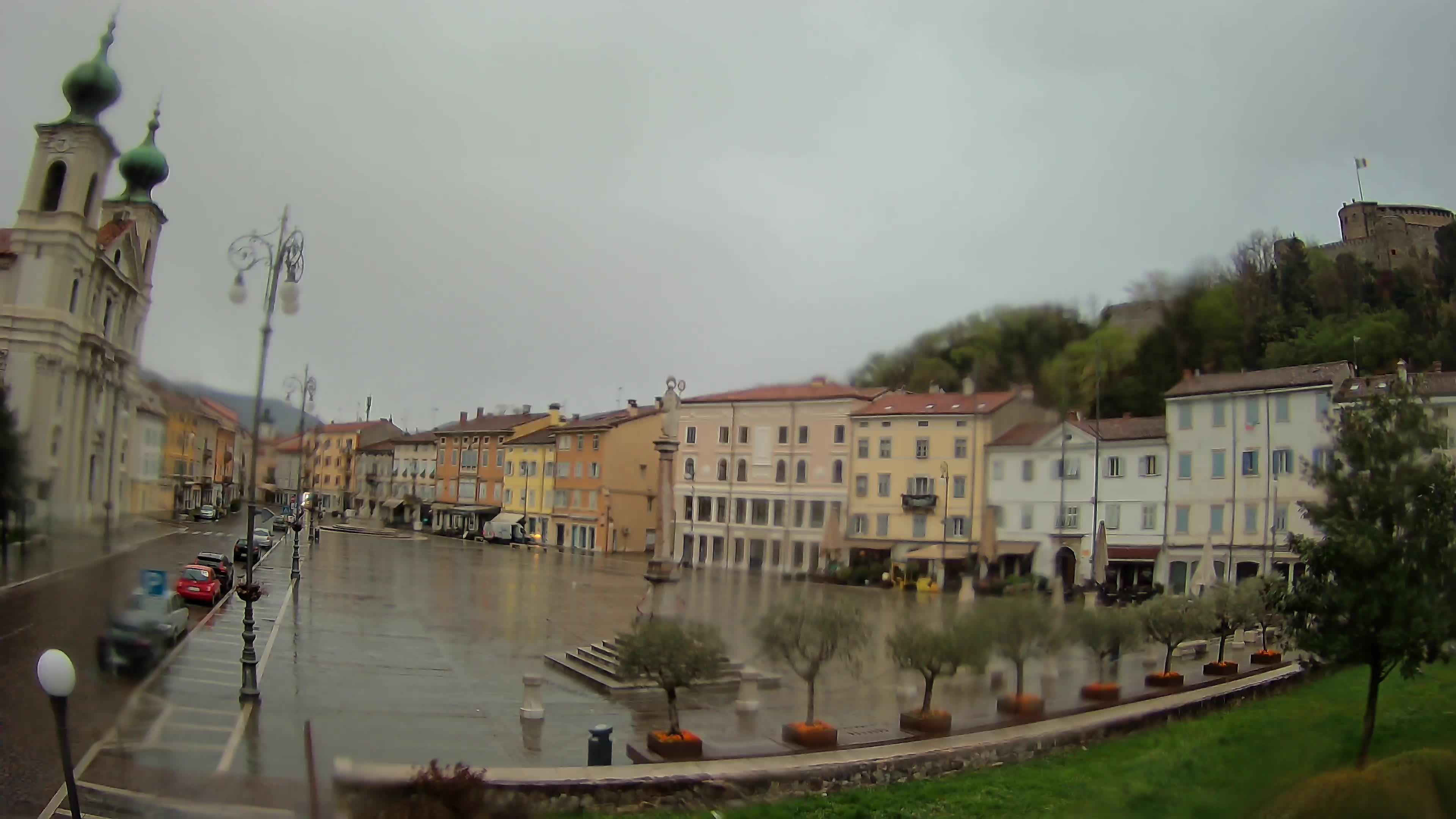 Kamera Gorica Travnik in cerkev sv. Ignacija