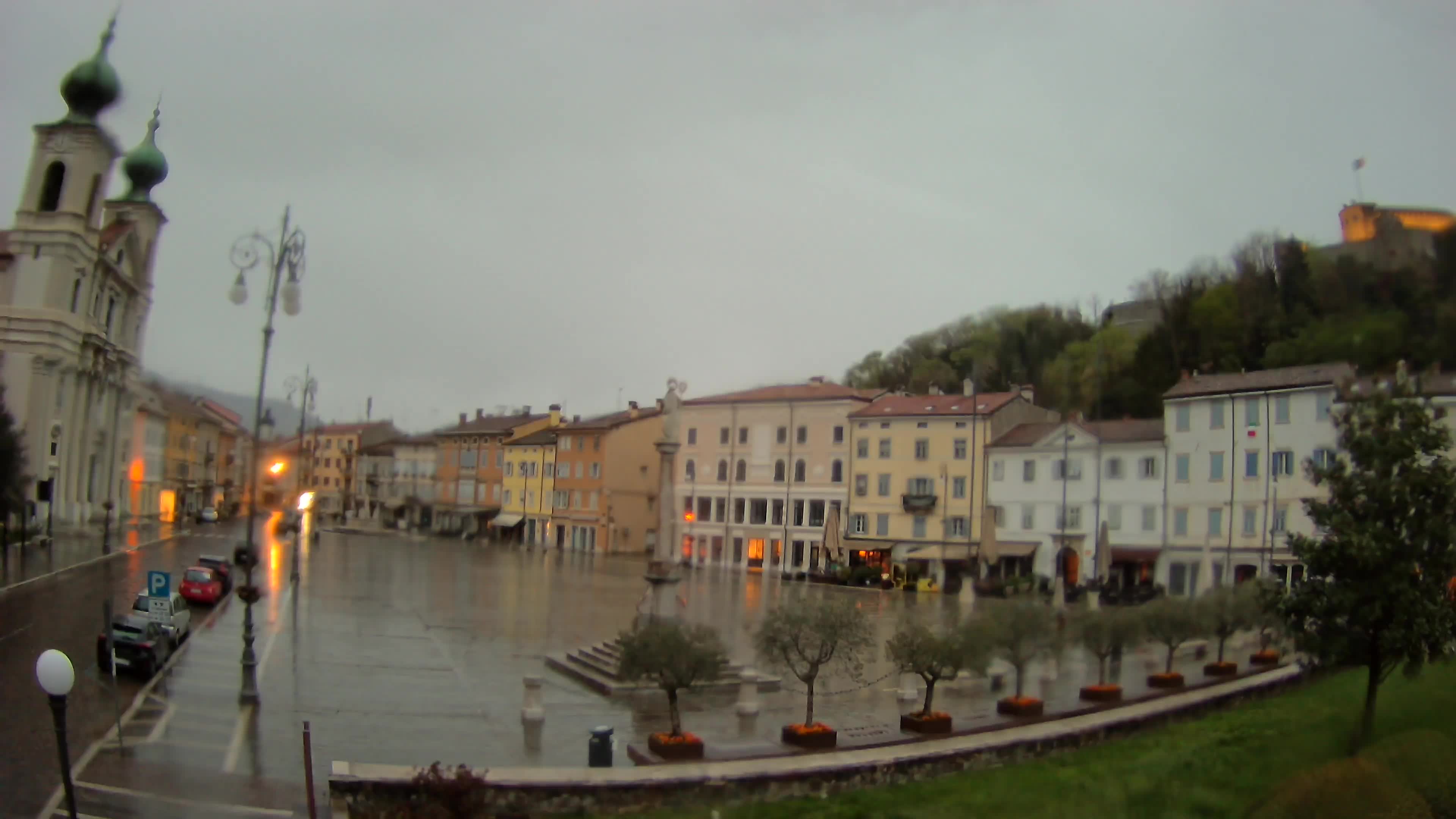 Gorizia Piazza della Vittoria e chiesa di S. Ignazio