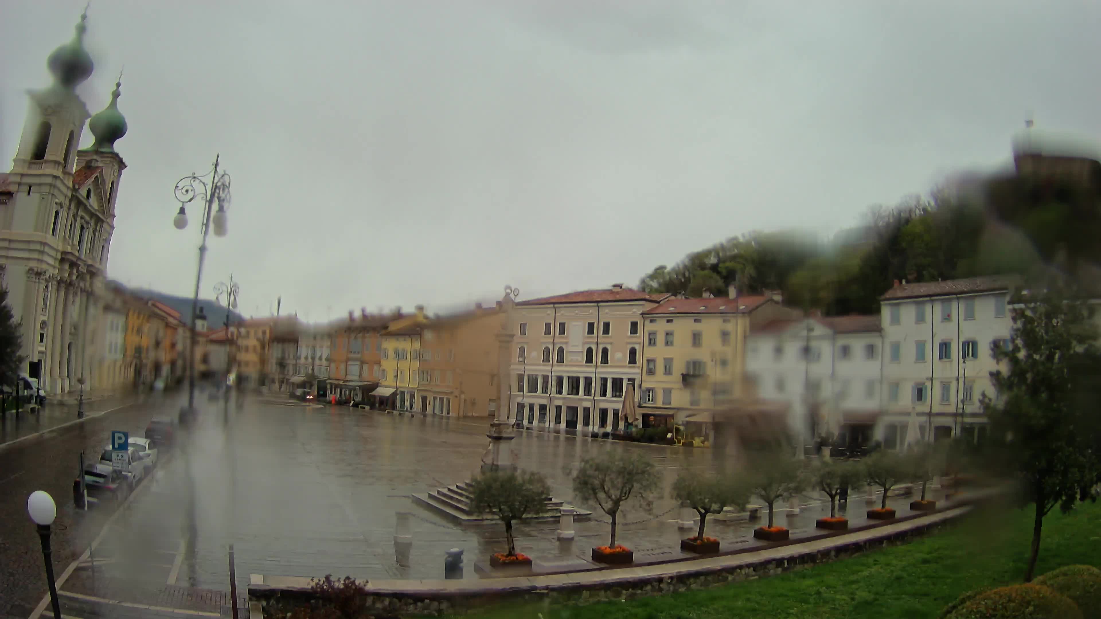 Gorizia Piazza della Vittoria e chiesa di S. Ignazio