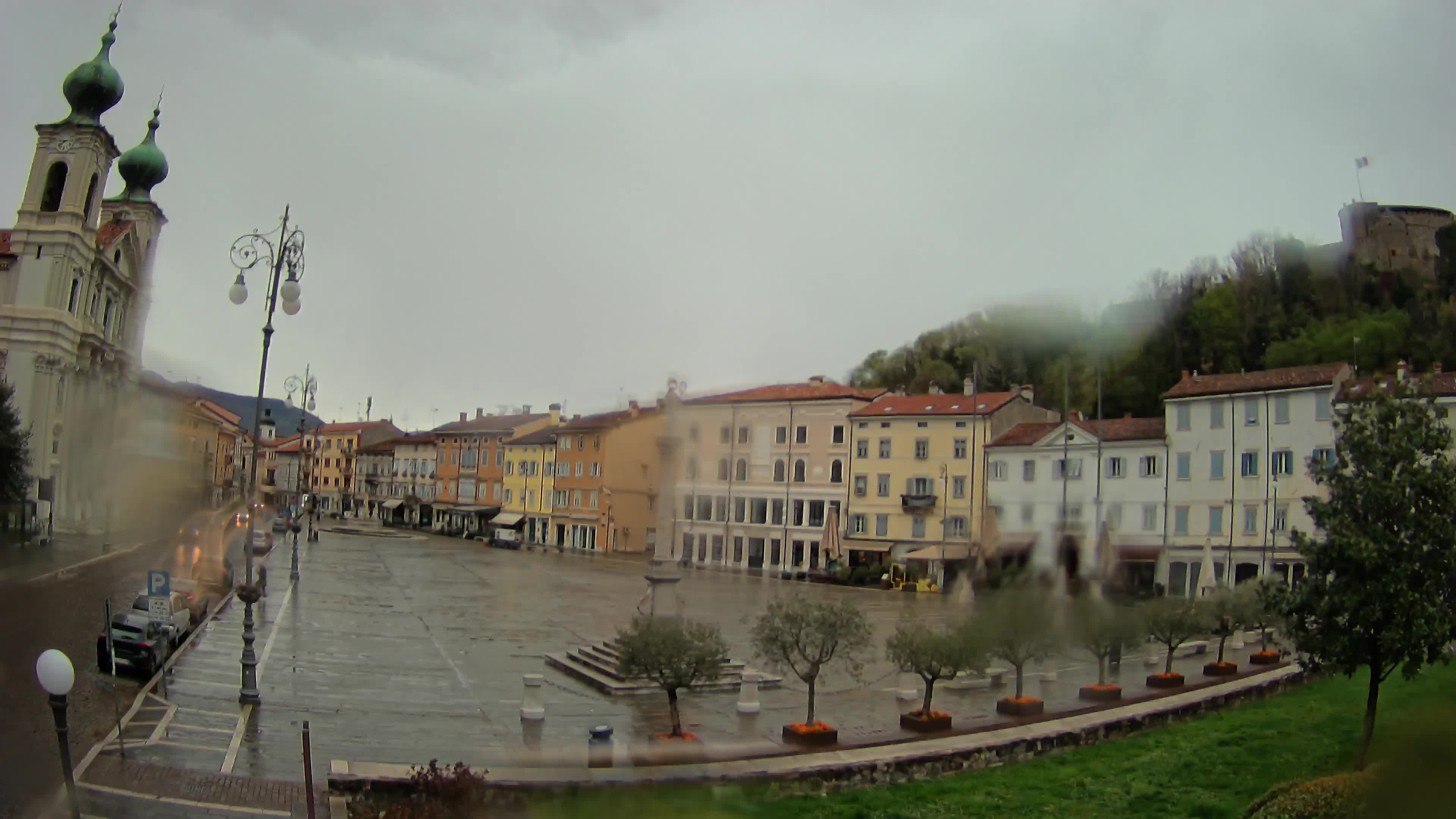 Gorizia Piazza della Vittoria e chiesa di S. Ignazio