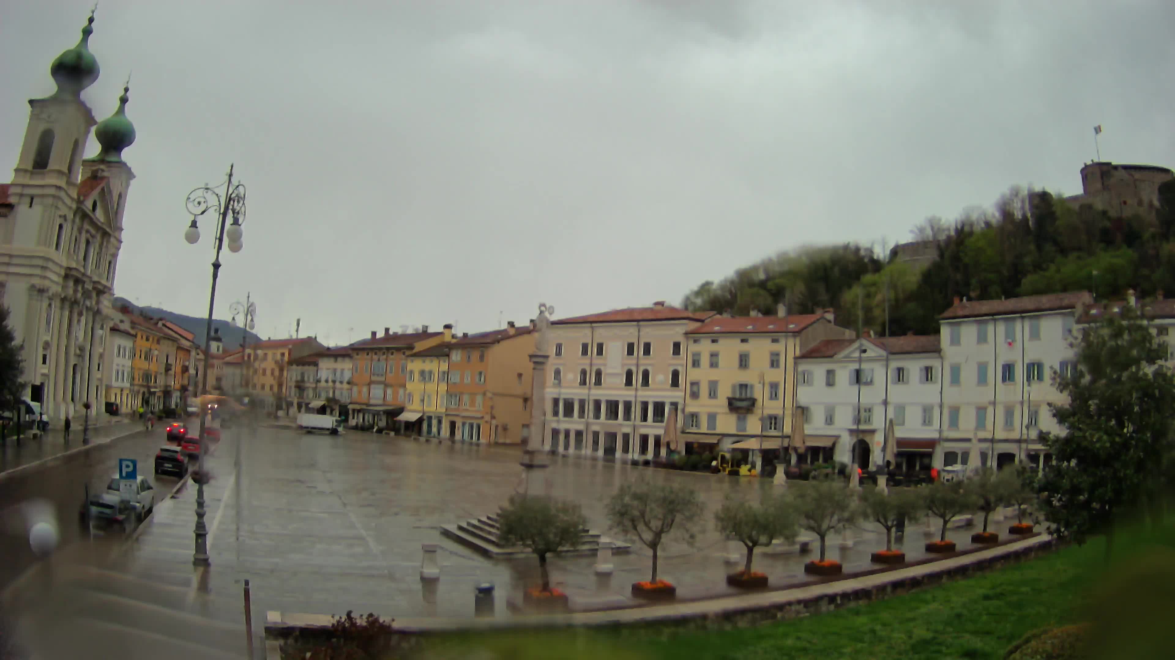 Gorizia Piazza della Vittoria e chiesa di S. Ignazio