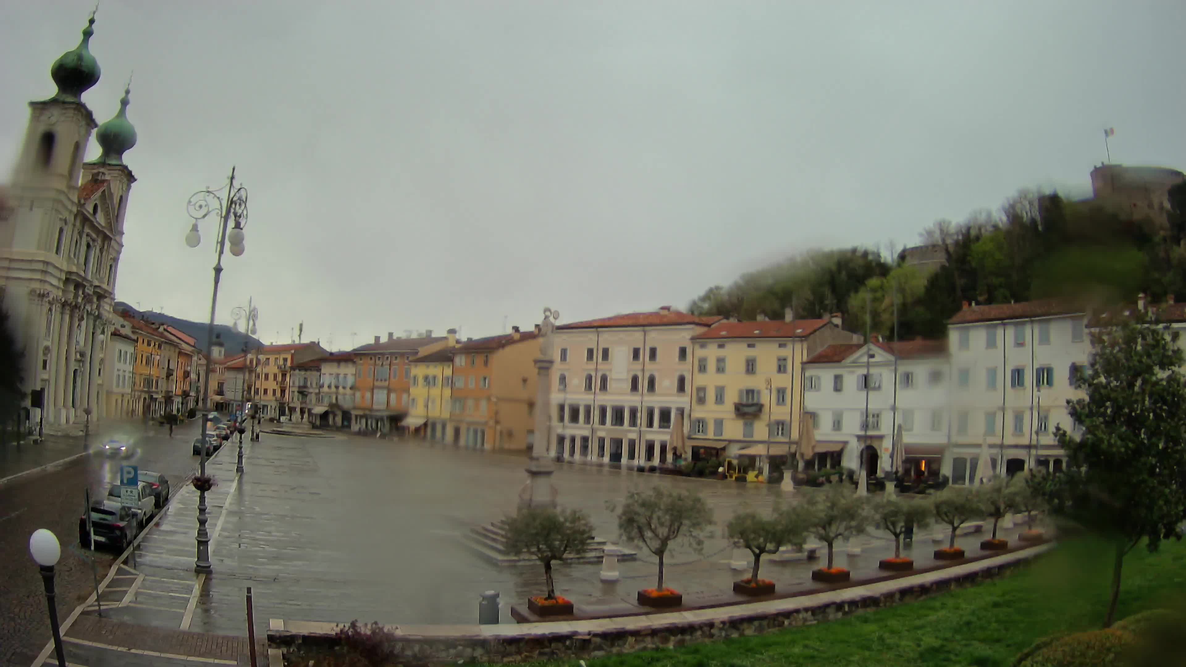 Gorizia Piazza della Vittoria e chiesa di S. Ignazio