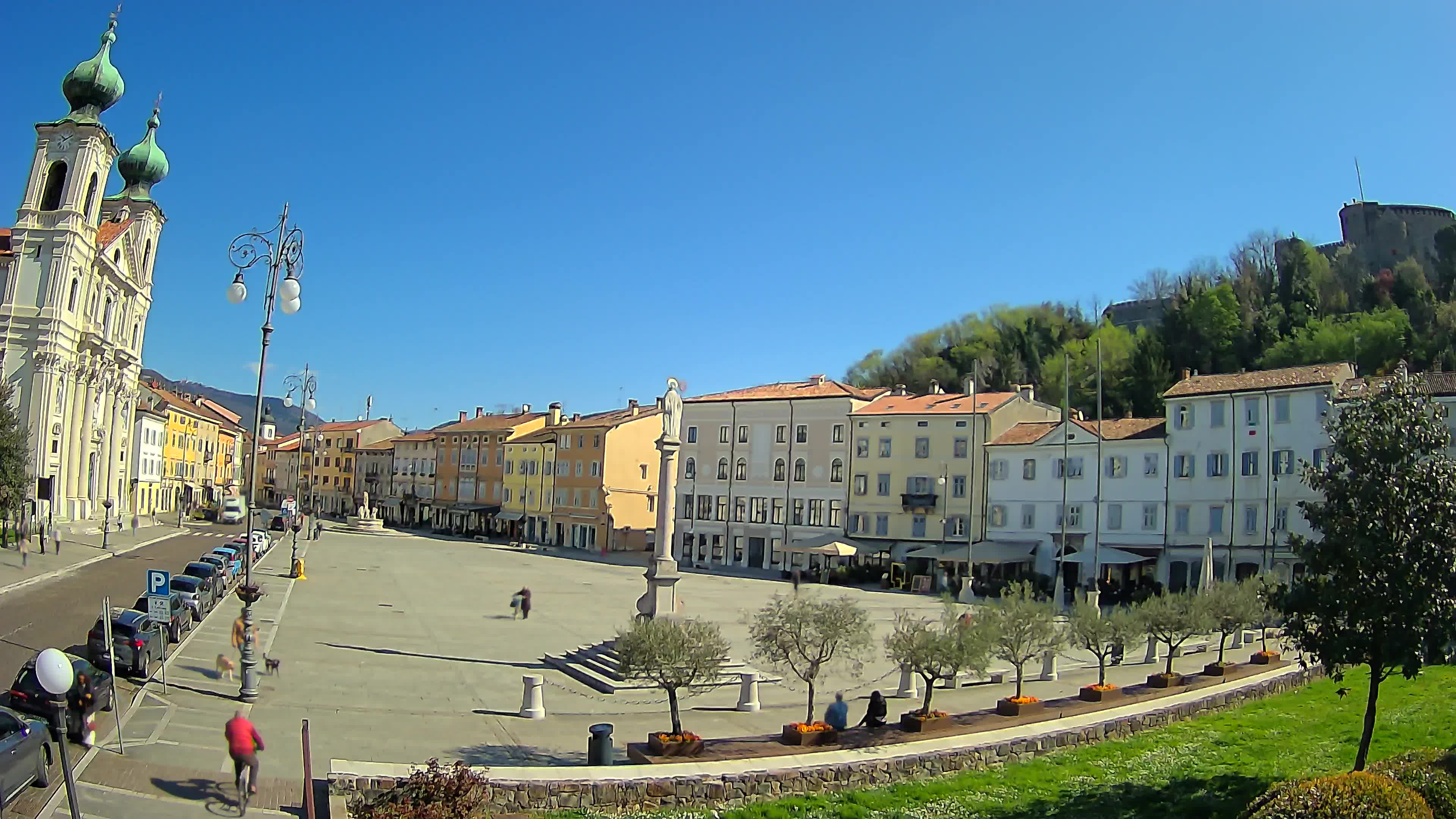 Gorizia Piazza della Vittoria e chiesa di S. Ignazio