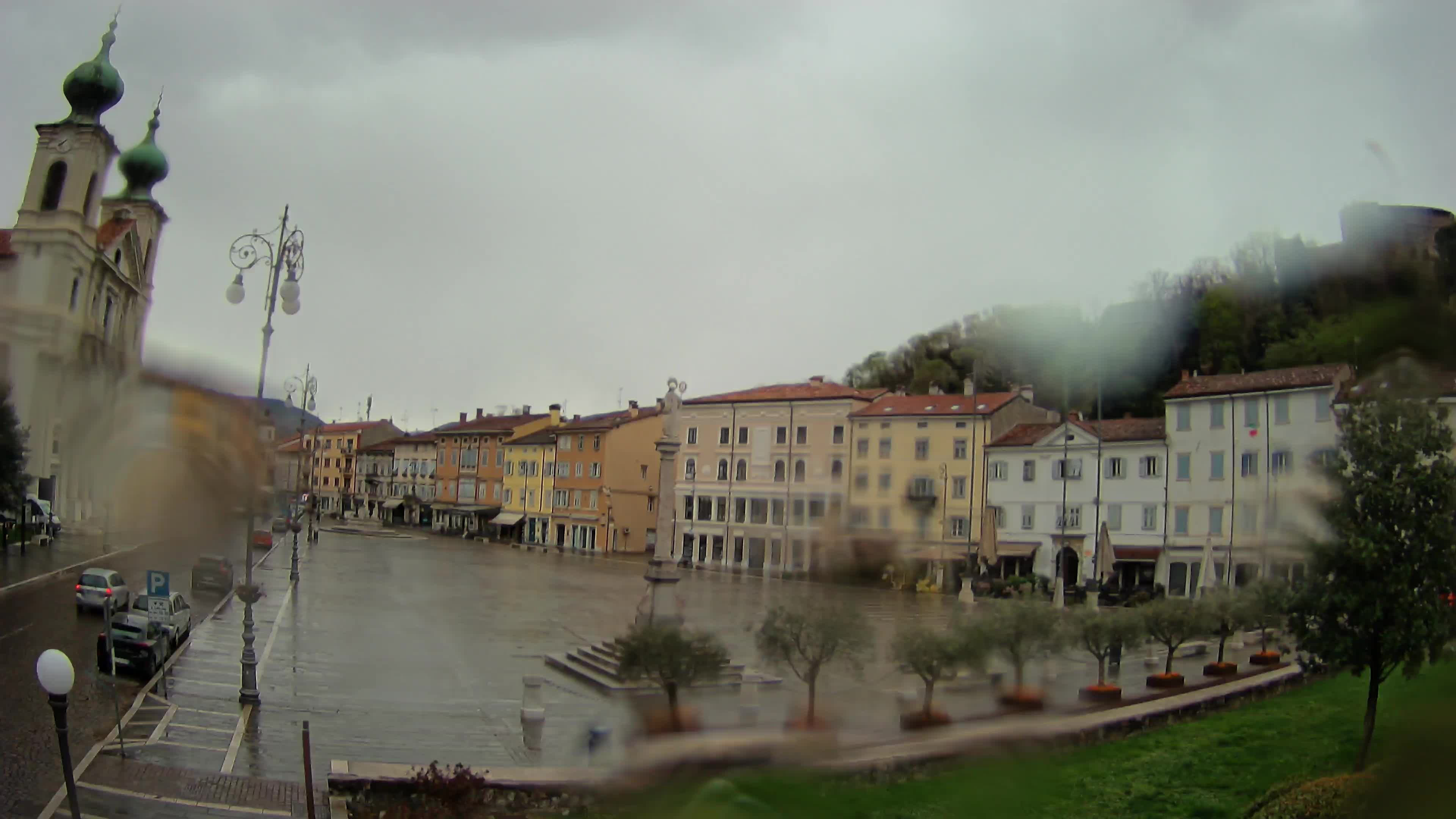 Gorizia Piazza della Vittoria e chiesa di S. Ignazio