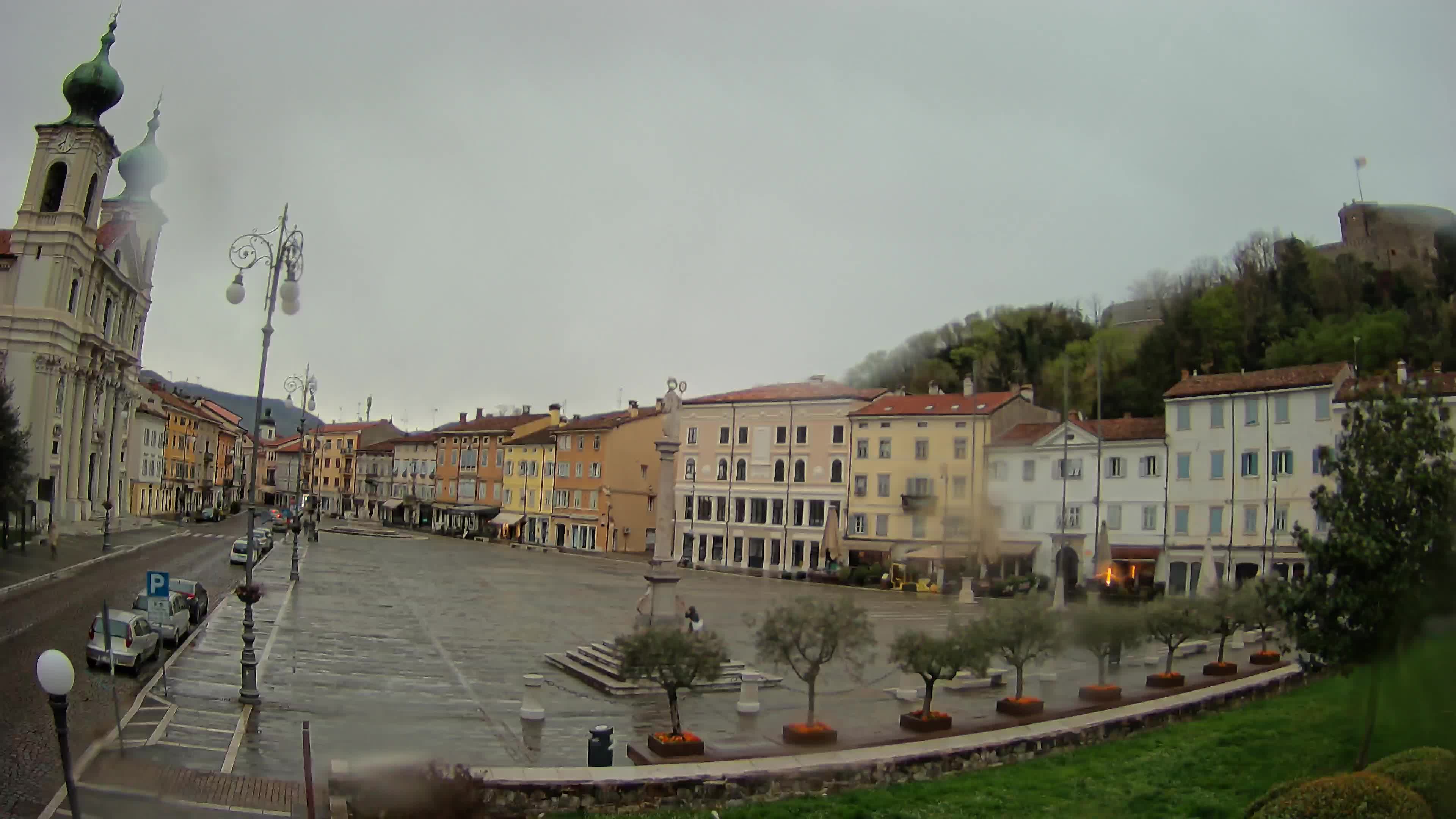 Gorizia Piazza della Vittoria e chiesa di S. Ignazio