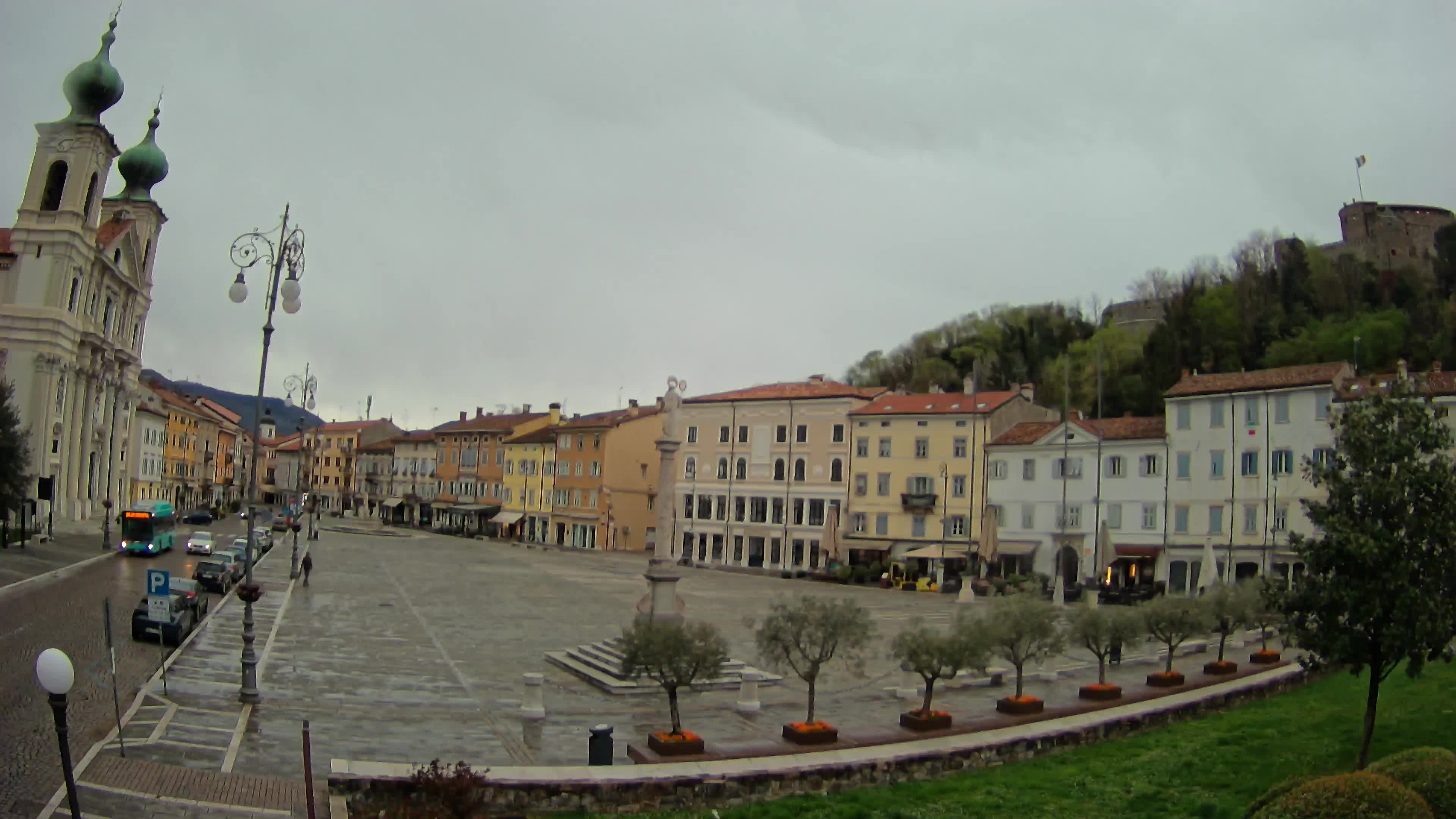 Gorizia Piazza della Vittoria e chiesa di S. Ignazio