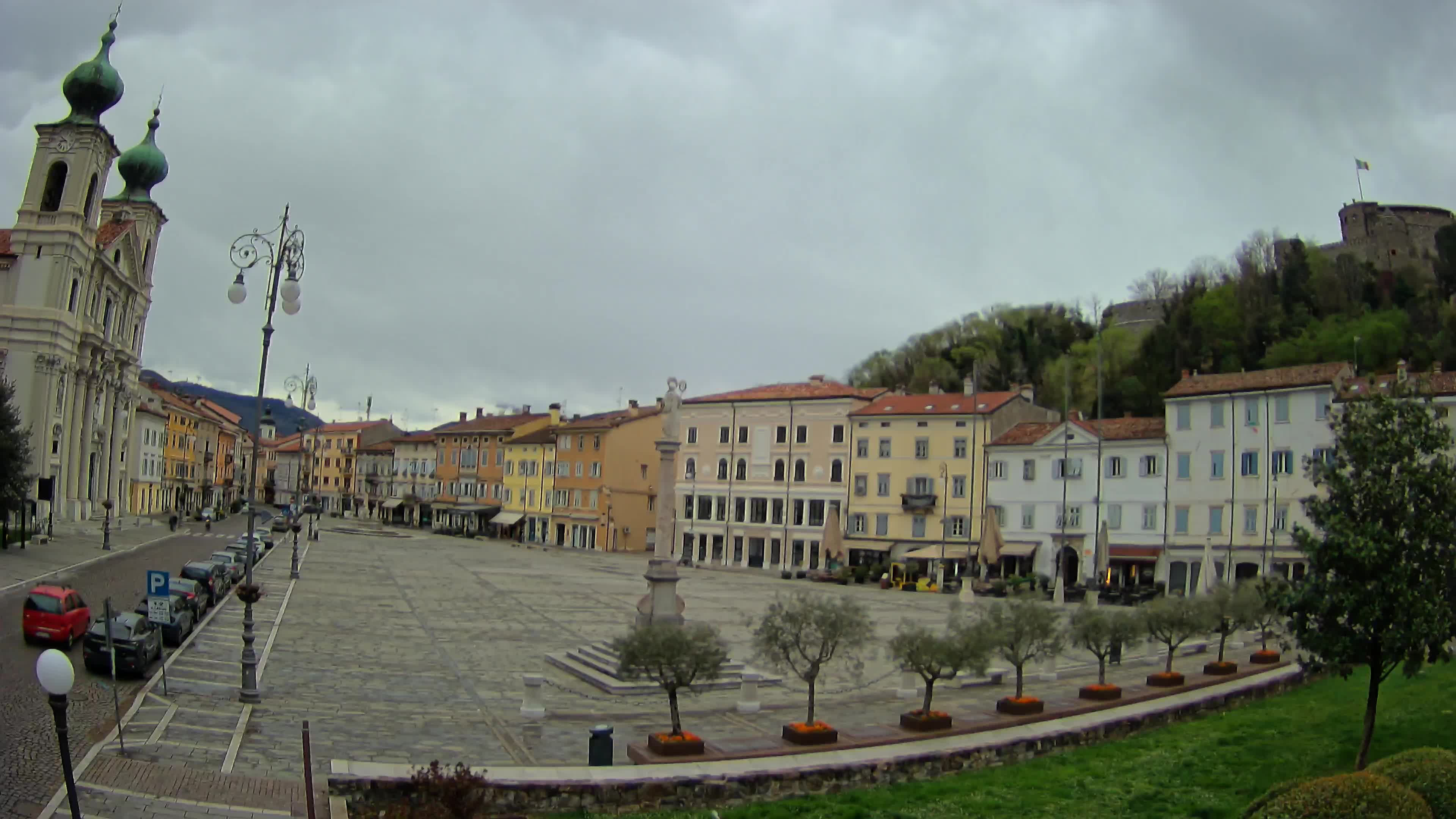 Gorizia Piazza della Vittoria e chiesa di S. Ignazio