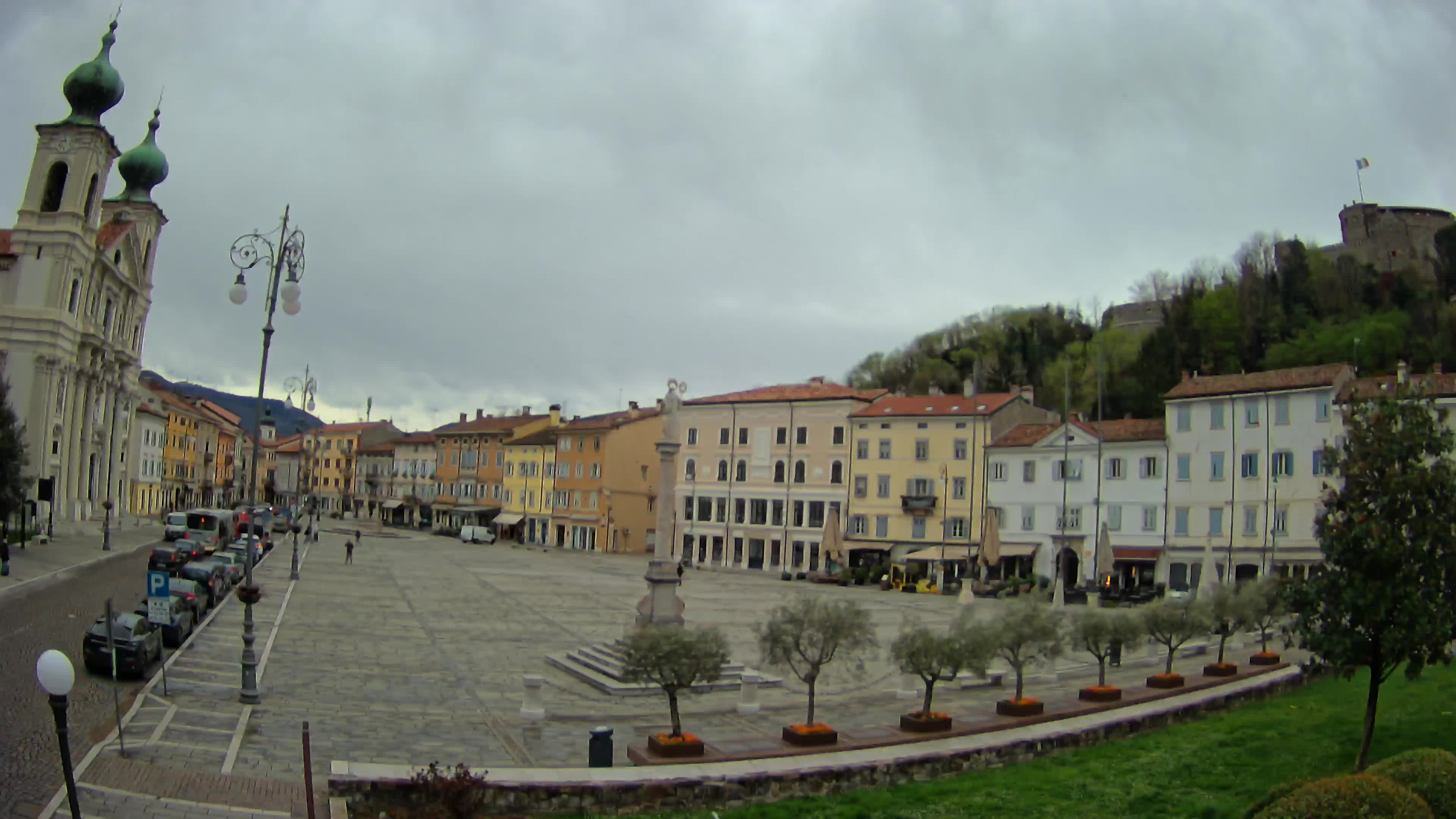 Gorizia Piazza della Vittoria e chiesa di S. Ignazio